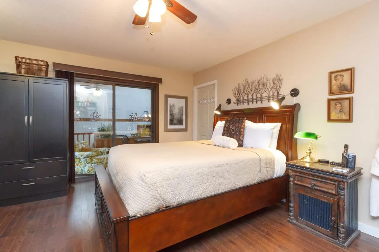 Bed in Coles Bay Vacation Retreat