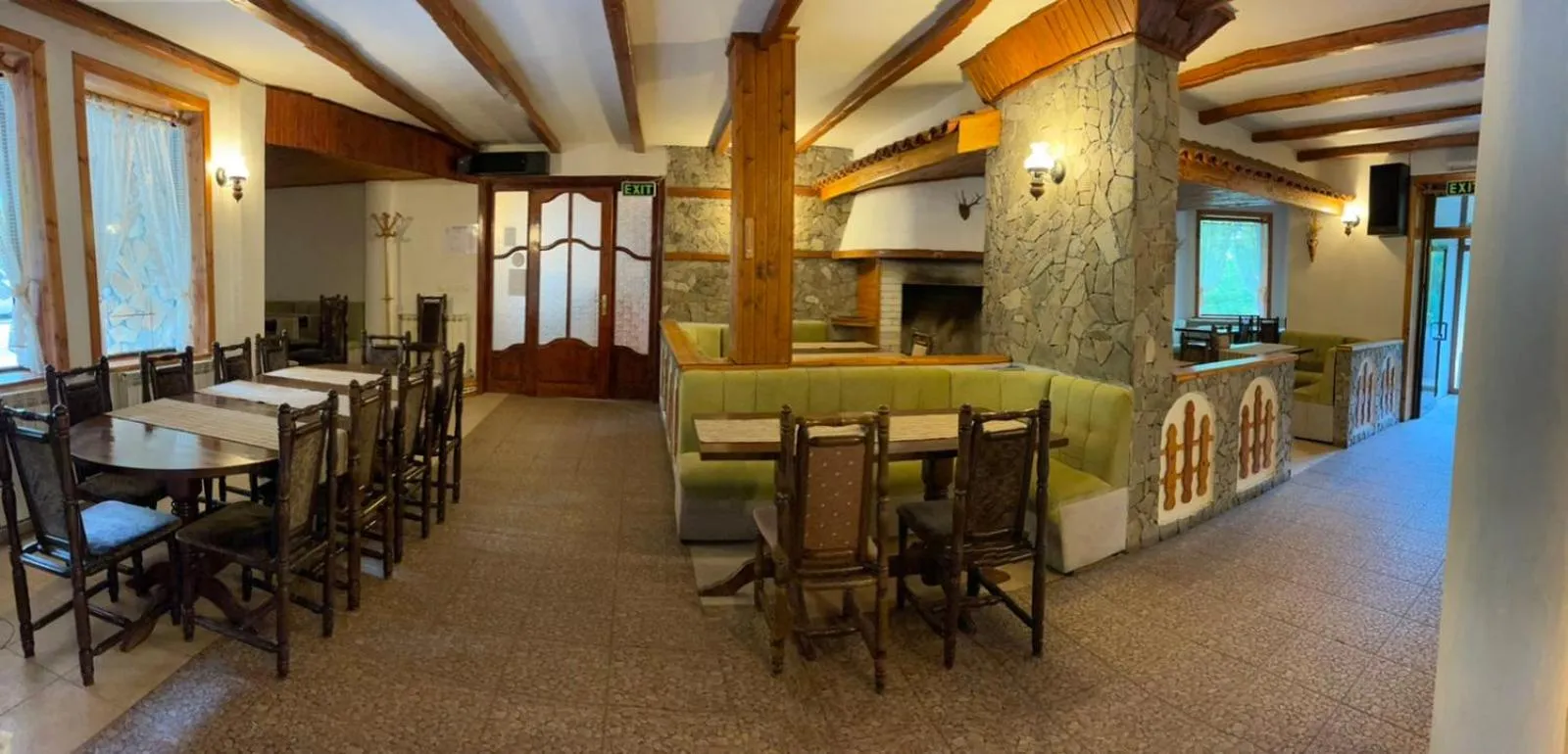 Restaurant/places to eat in Hotel Paradise Place