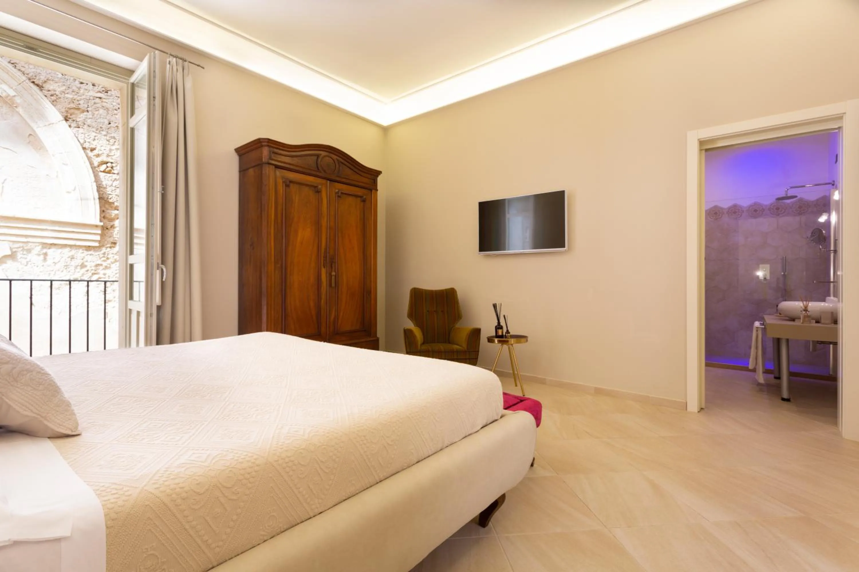 Photo of the whole room, Bed in Maecò Ortigia B&B - Hospitality & Charming Rooms