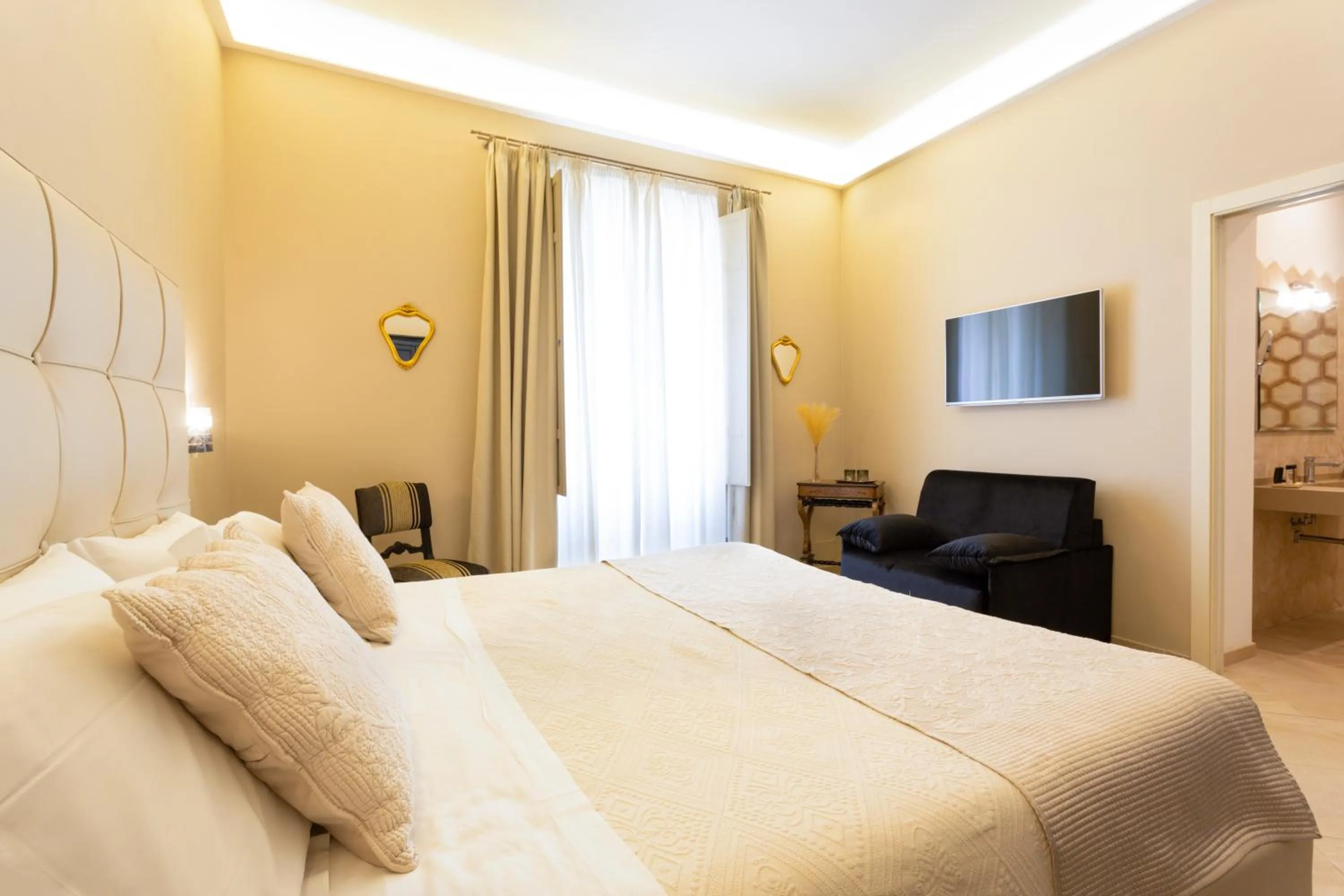 Photo of the whole room, Bed in Maecò Ortigia B&B - Hospitality & Charming Rooms