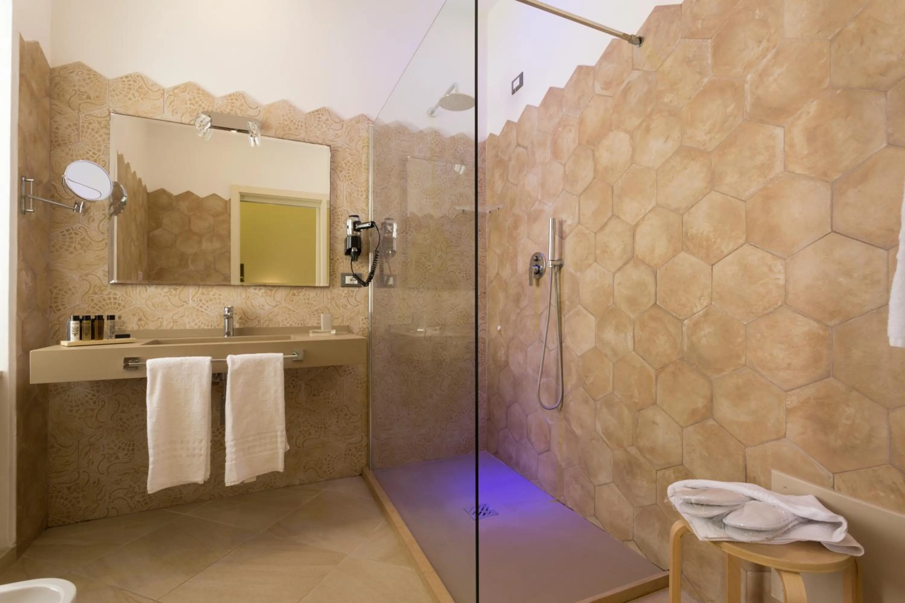 Bathroom in Maecò Ortigia B&B - Hospitality & Charming Rooms