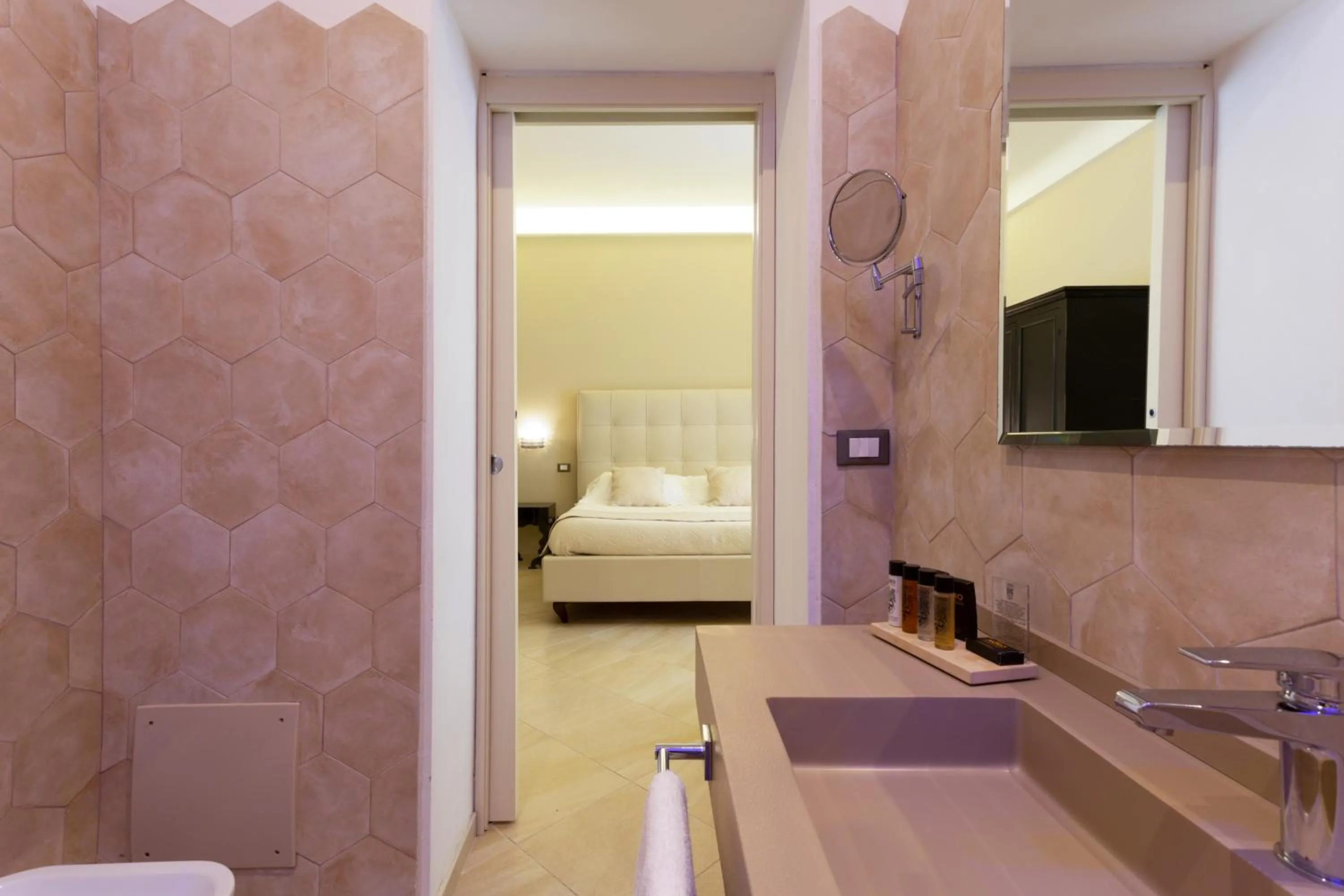 Bathroom, Bed in Maecò Ortigia B&B - Hospitality & Charming Rooms