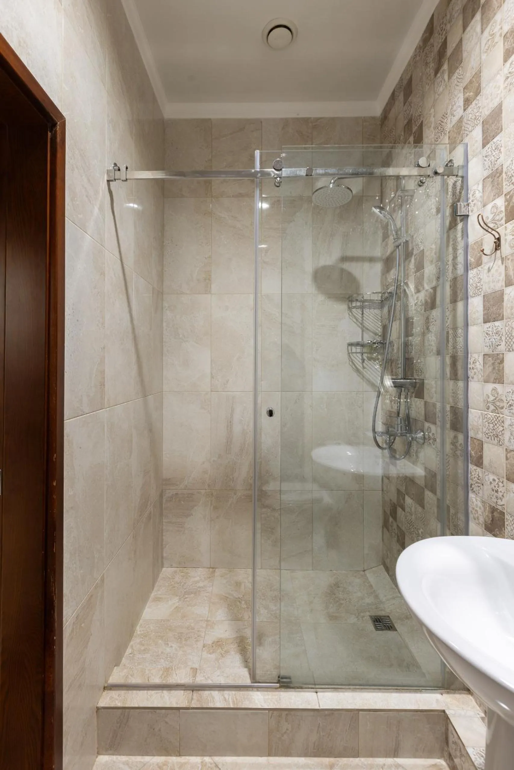 Shower in Boutique Hotel Tomiris