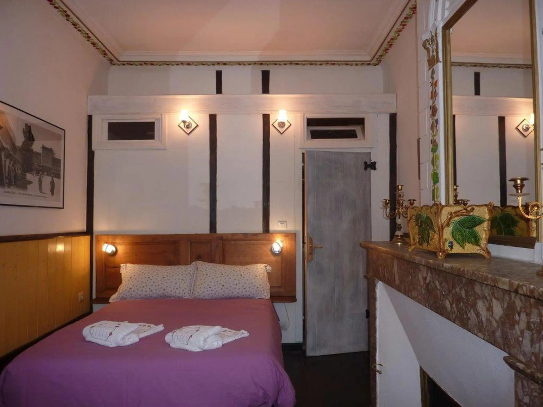 Photo of the whole room, Bed in Chambres d'Hôtes L'Enclos des Jacobins
