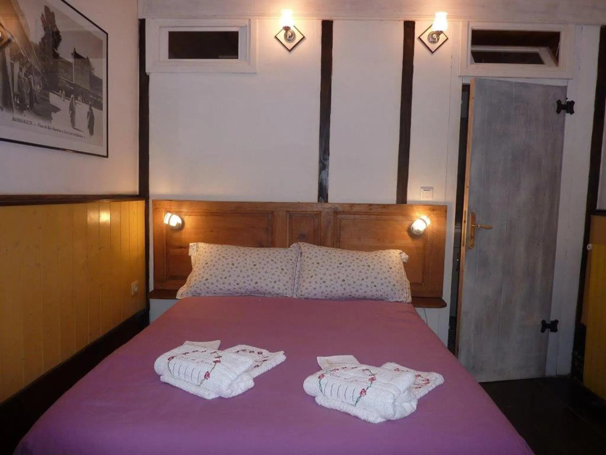 Photo of the whole room, Bed in Chambres d'Hôtes L'Enclos des Jacobins