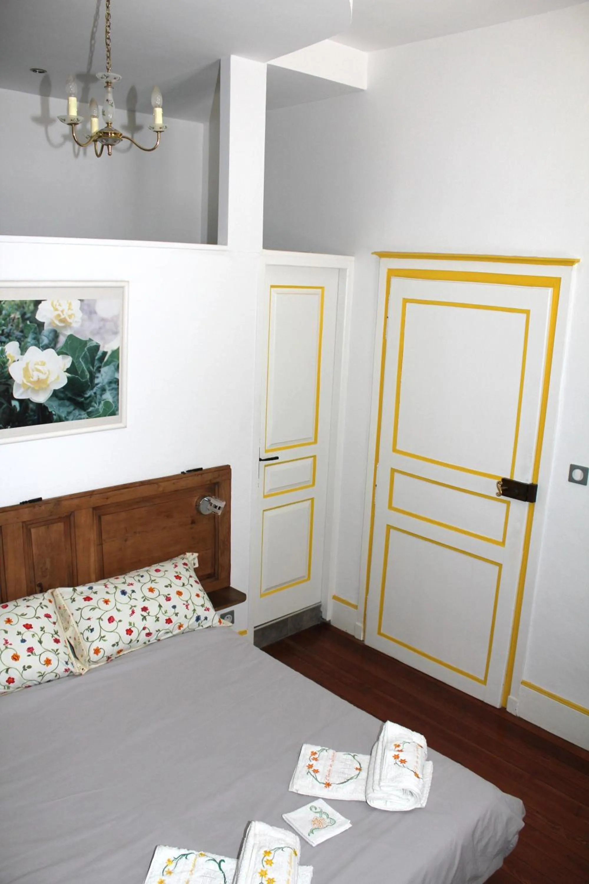 Photo of the whole room, Bed in Chambres d'Hôtes L'Enclos des Jacobins