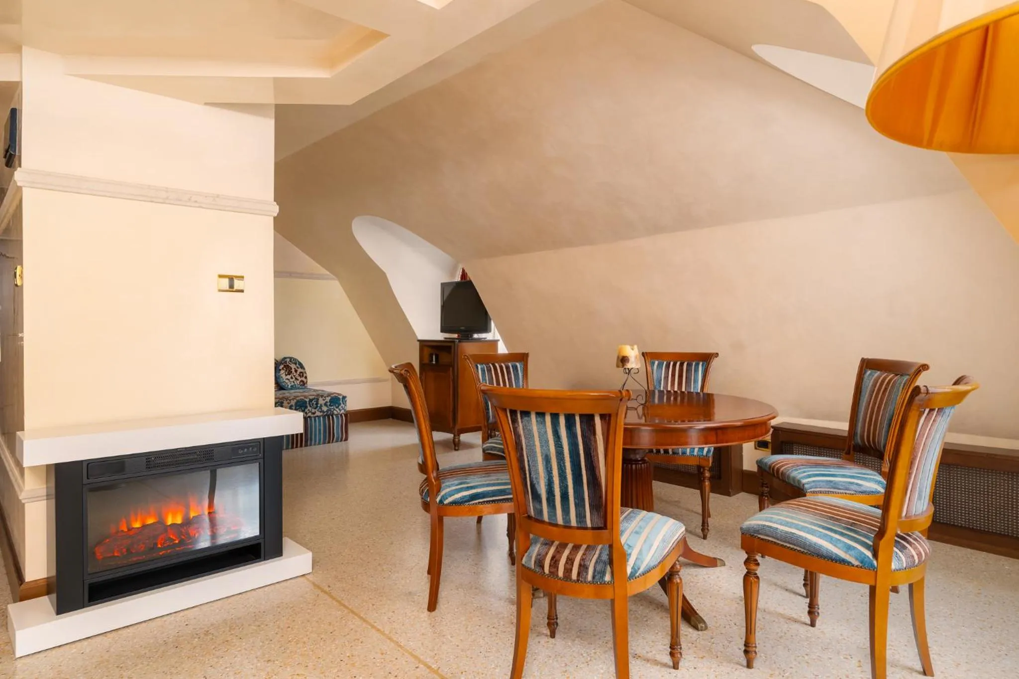 Dining area in Festa Winter Palace Hotel