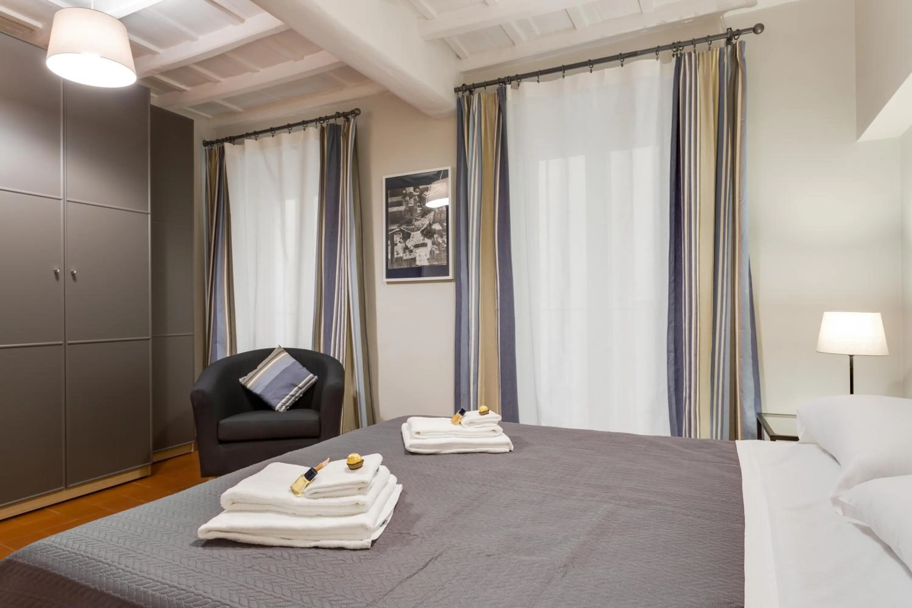 Photo of the whole room, Bed in Rome as you feel - Grotta Pinta apartments