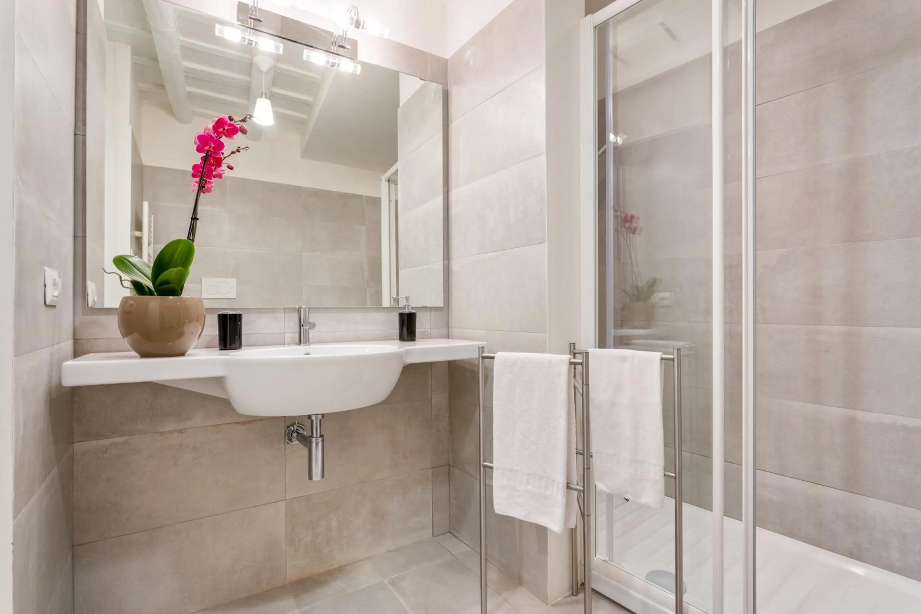 Shower in Rome as you feel - Grotta Pinta apartments