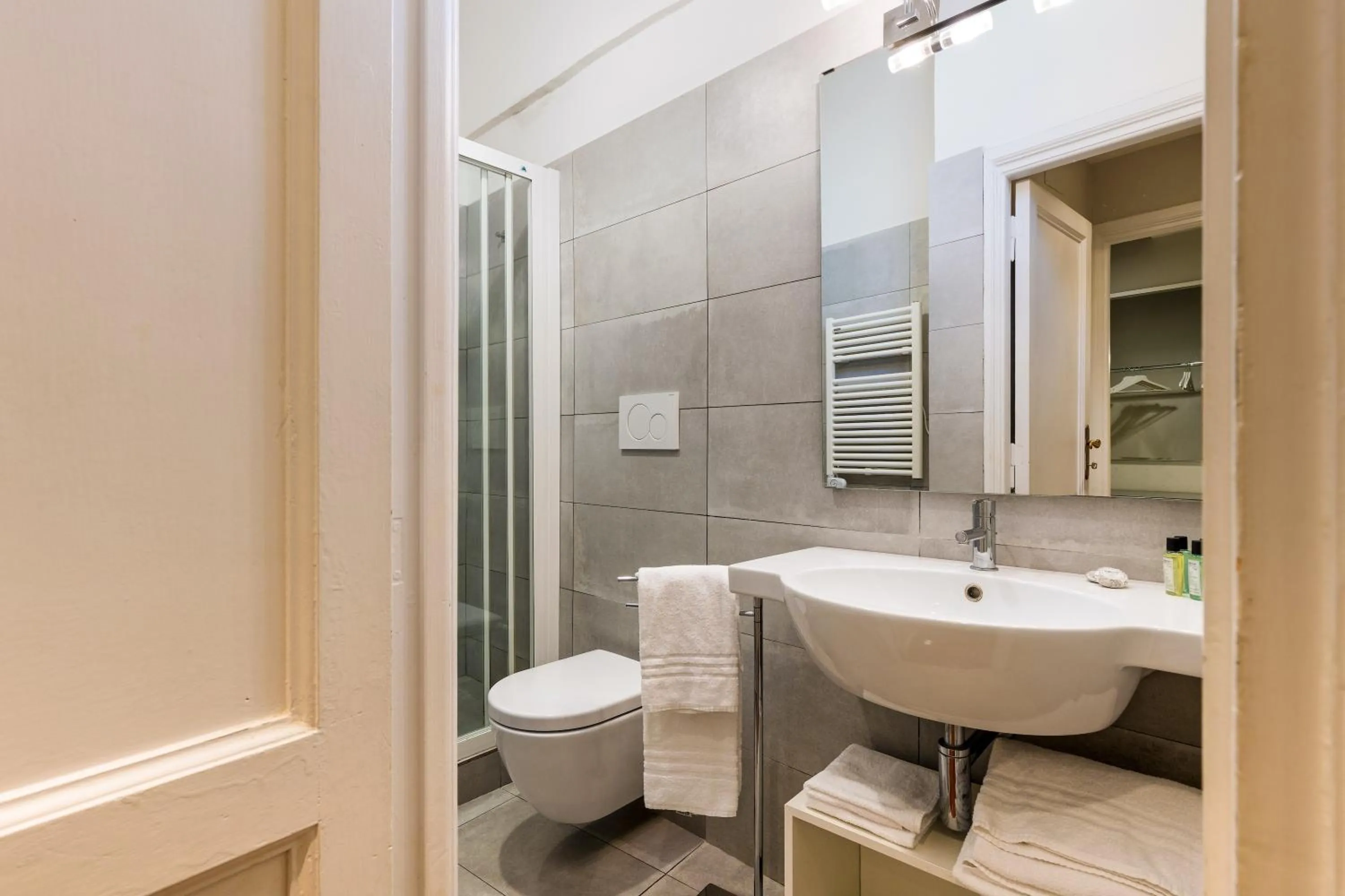 Shower in Rome as you feel - Grotta Pinta apartments
