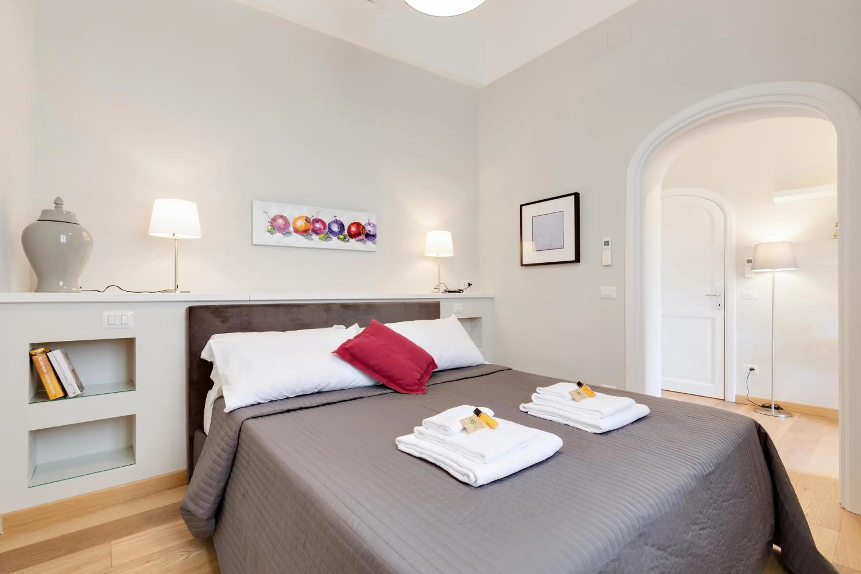 Photo of the whole room, Bed in Rome as you feel - Grotta Pinta apartments