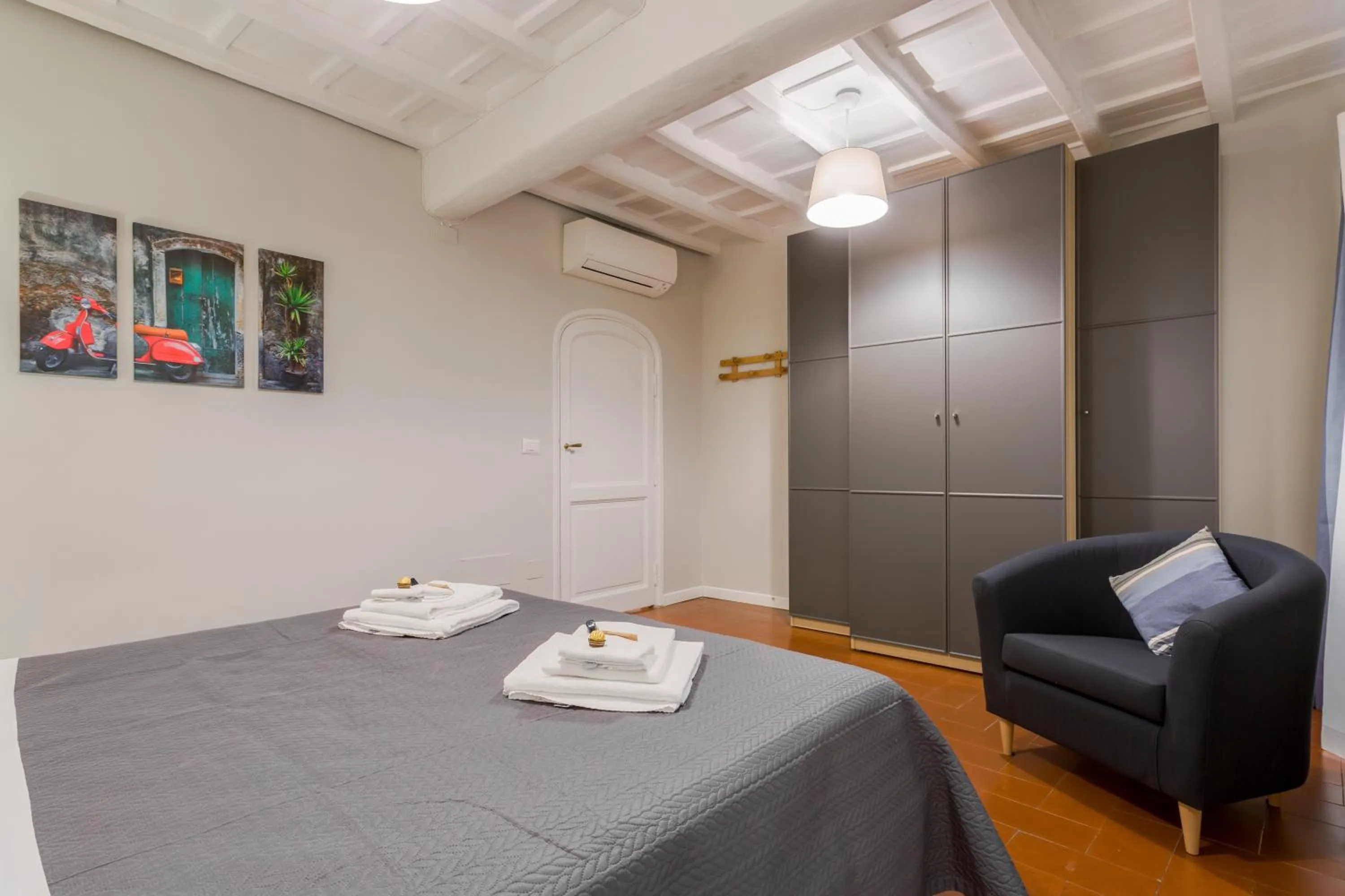Photo of the whole room, Bed in Rome as you feel - Grotta Pinta apartments