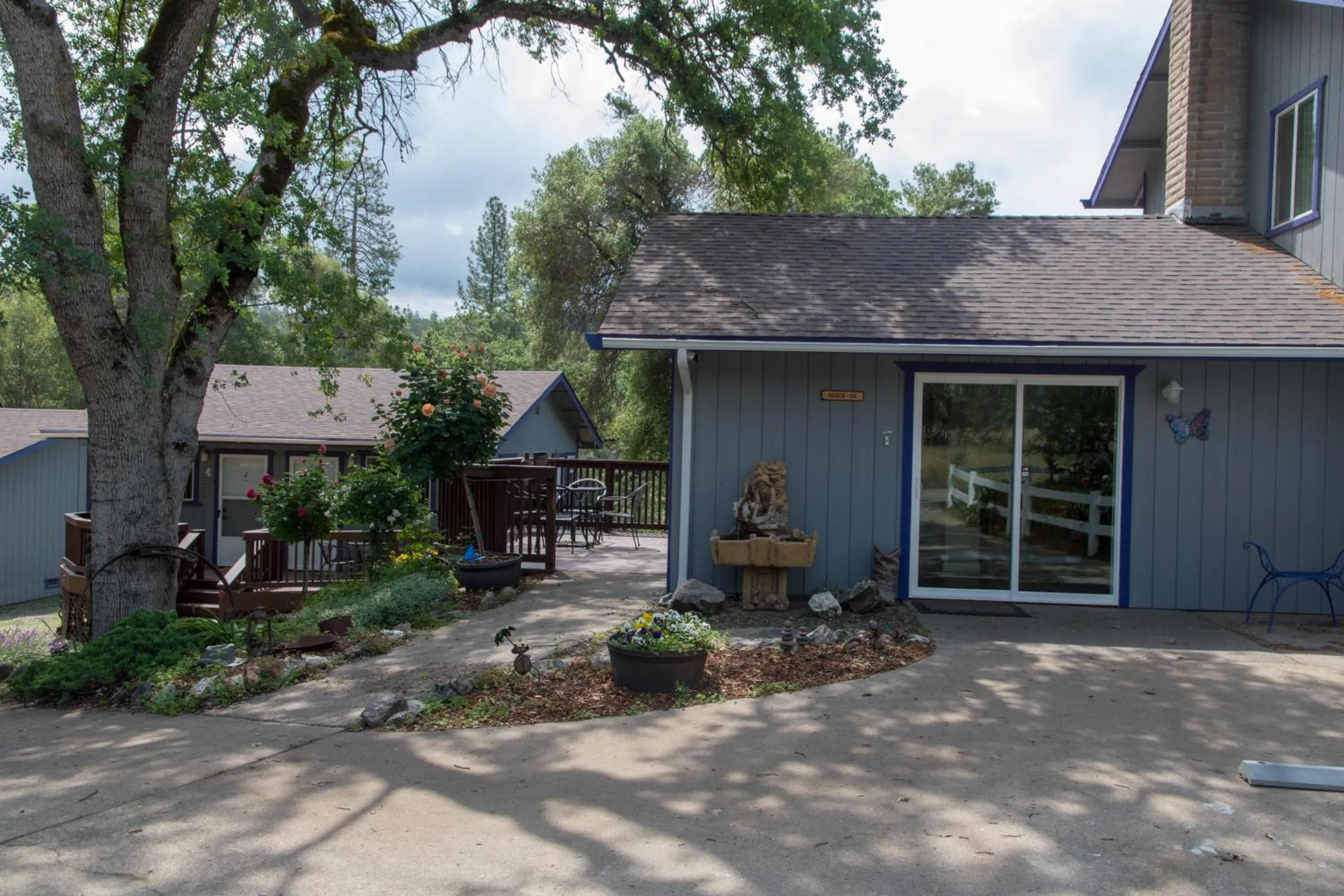 Property building in Little Valley Inn