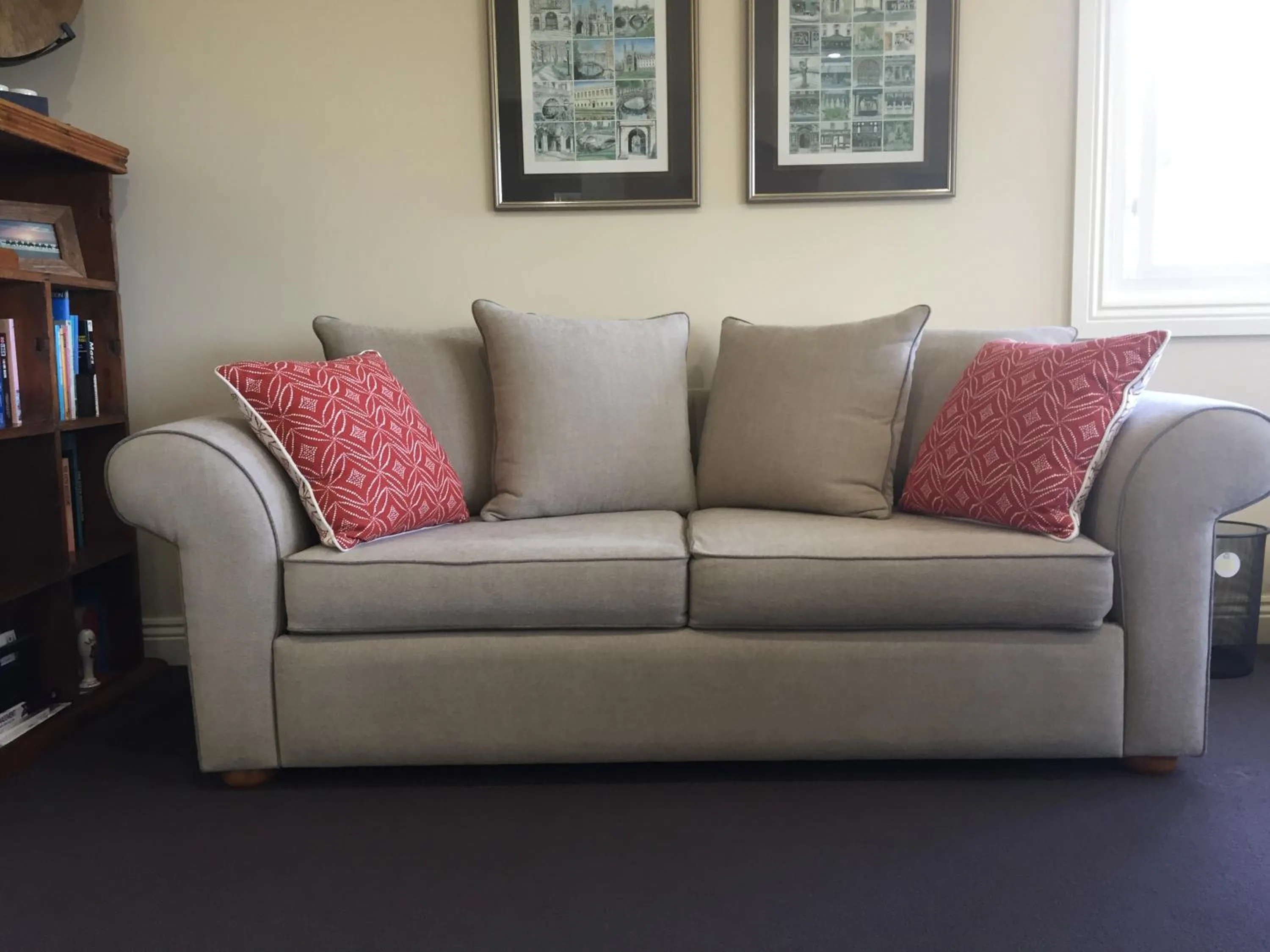 Seating area in Llarrinda Bed & Breakfast