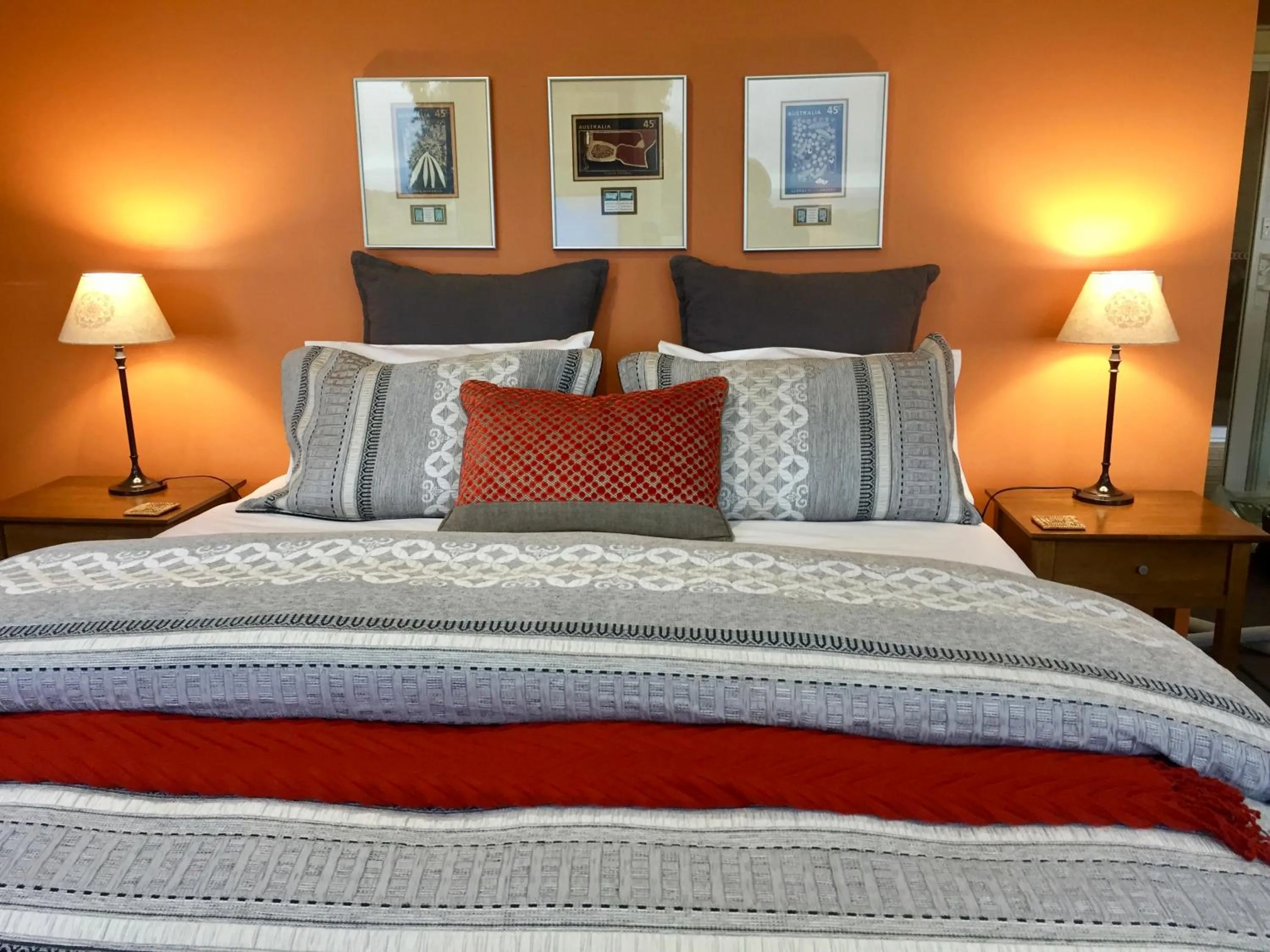 Bed in Llarrinda Bed & Breakfast