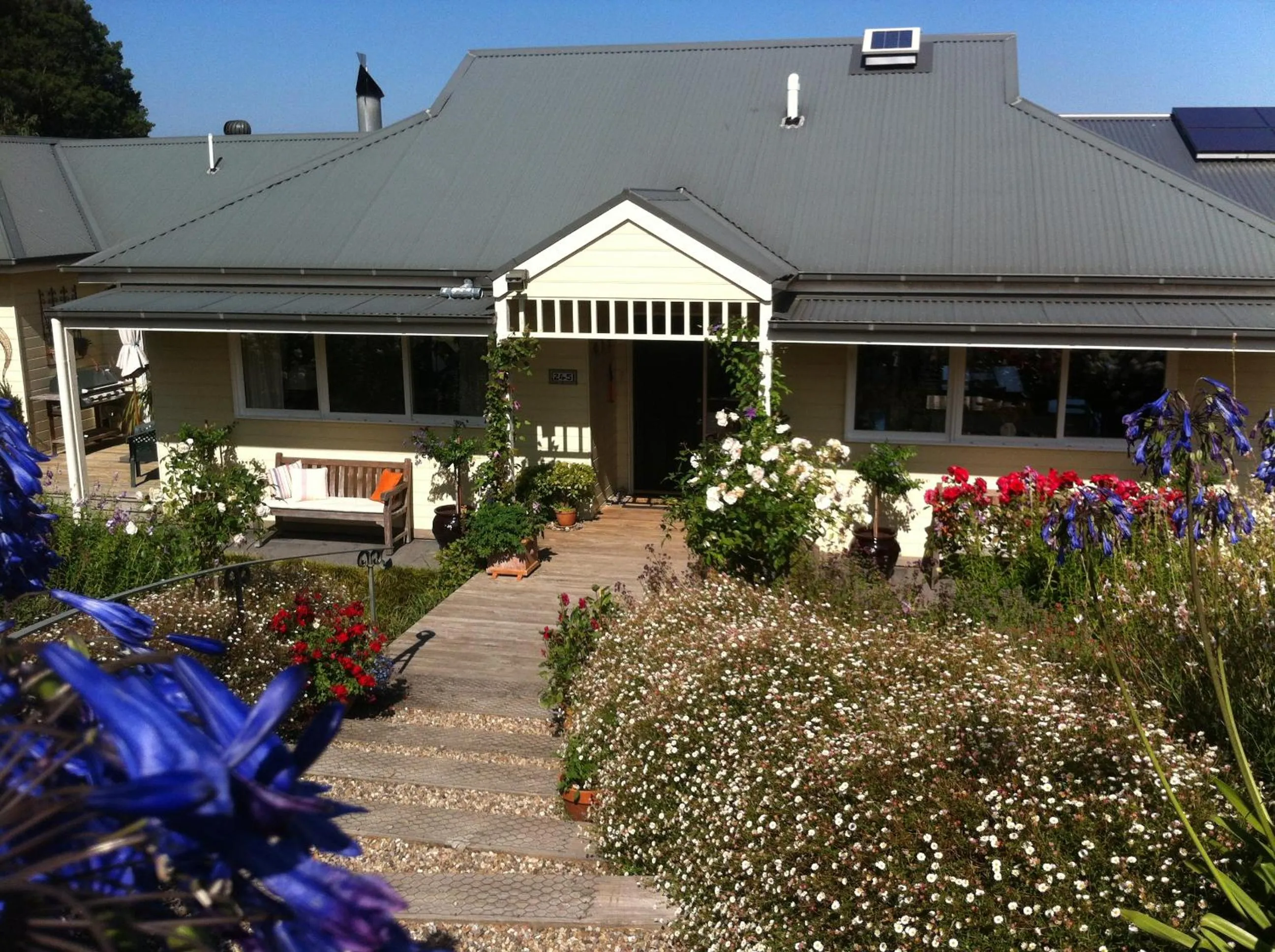 Property building in Llarrinda Bed & Breakfast