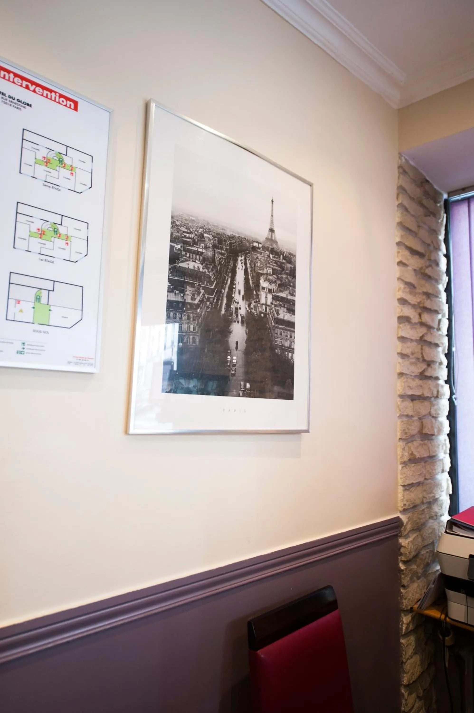 Decorative detail in Hotel du Globe 18