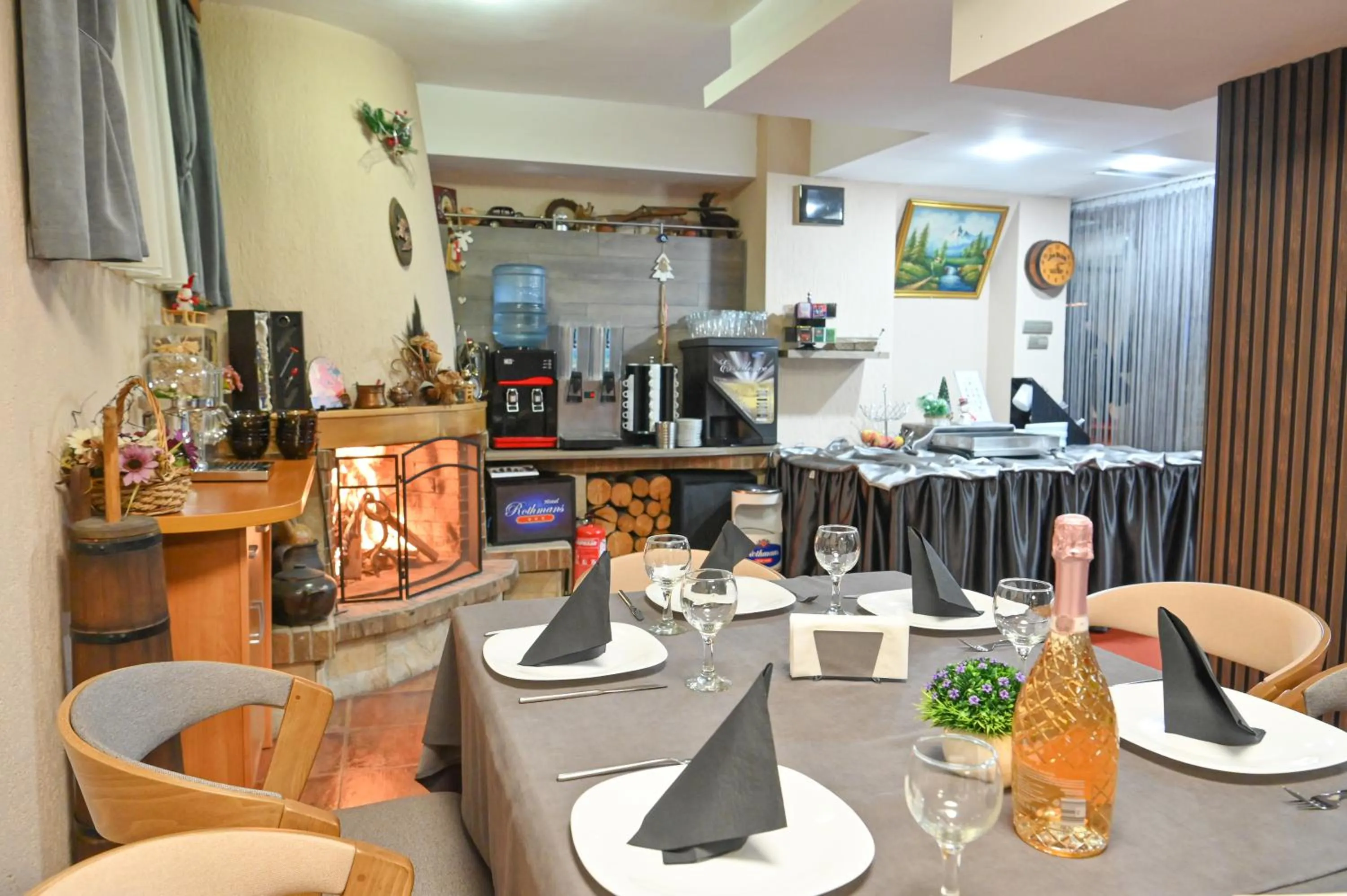 Hotel Rothmans-Breakfast - Free parking - Lobby