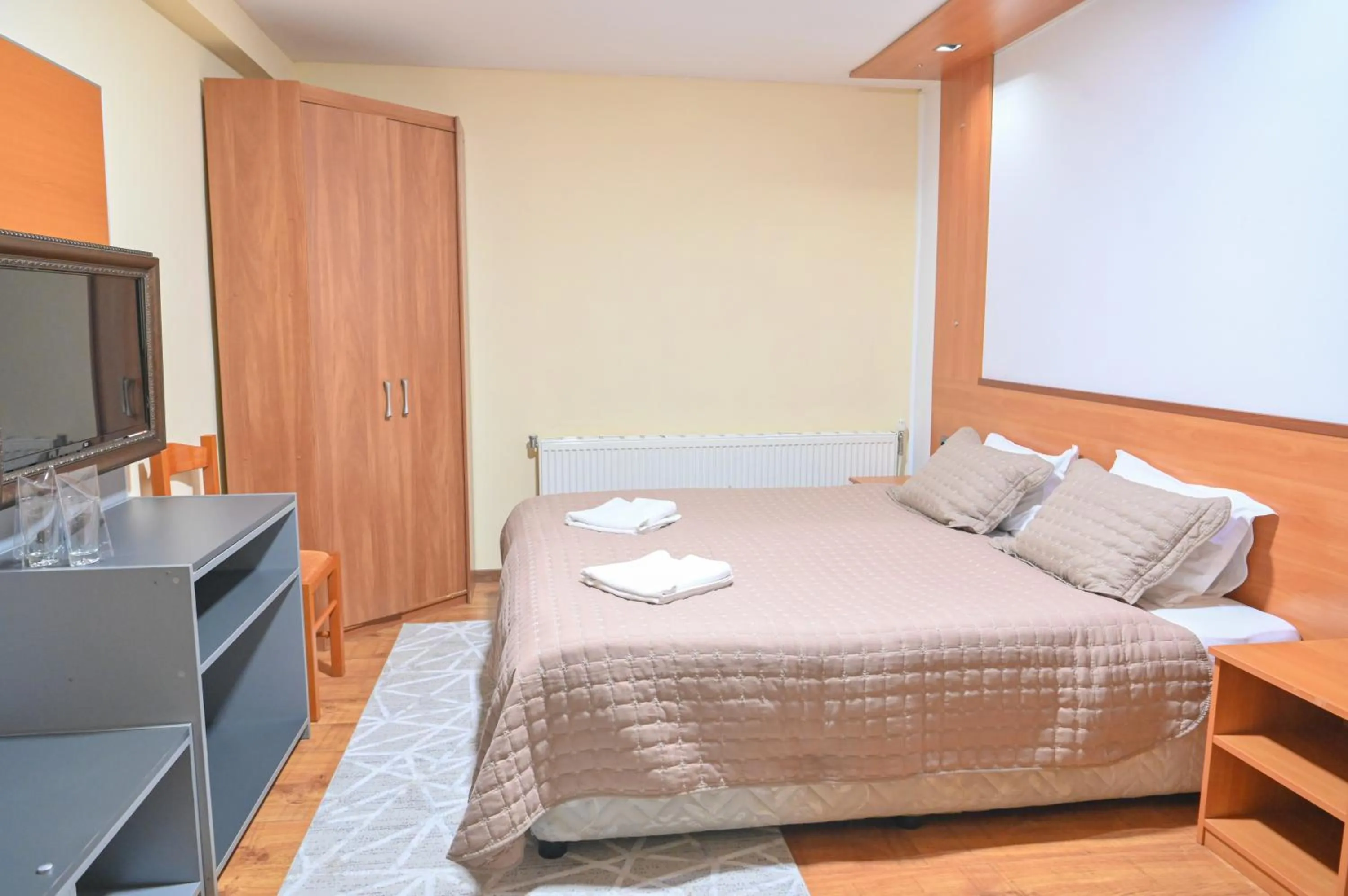 Bed in Hotel Rothmans-Breakfast - Free parking - Lobby