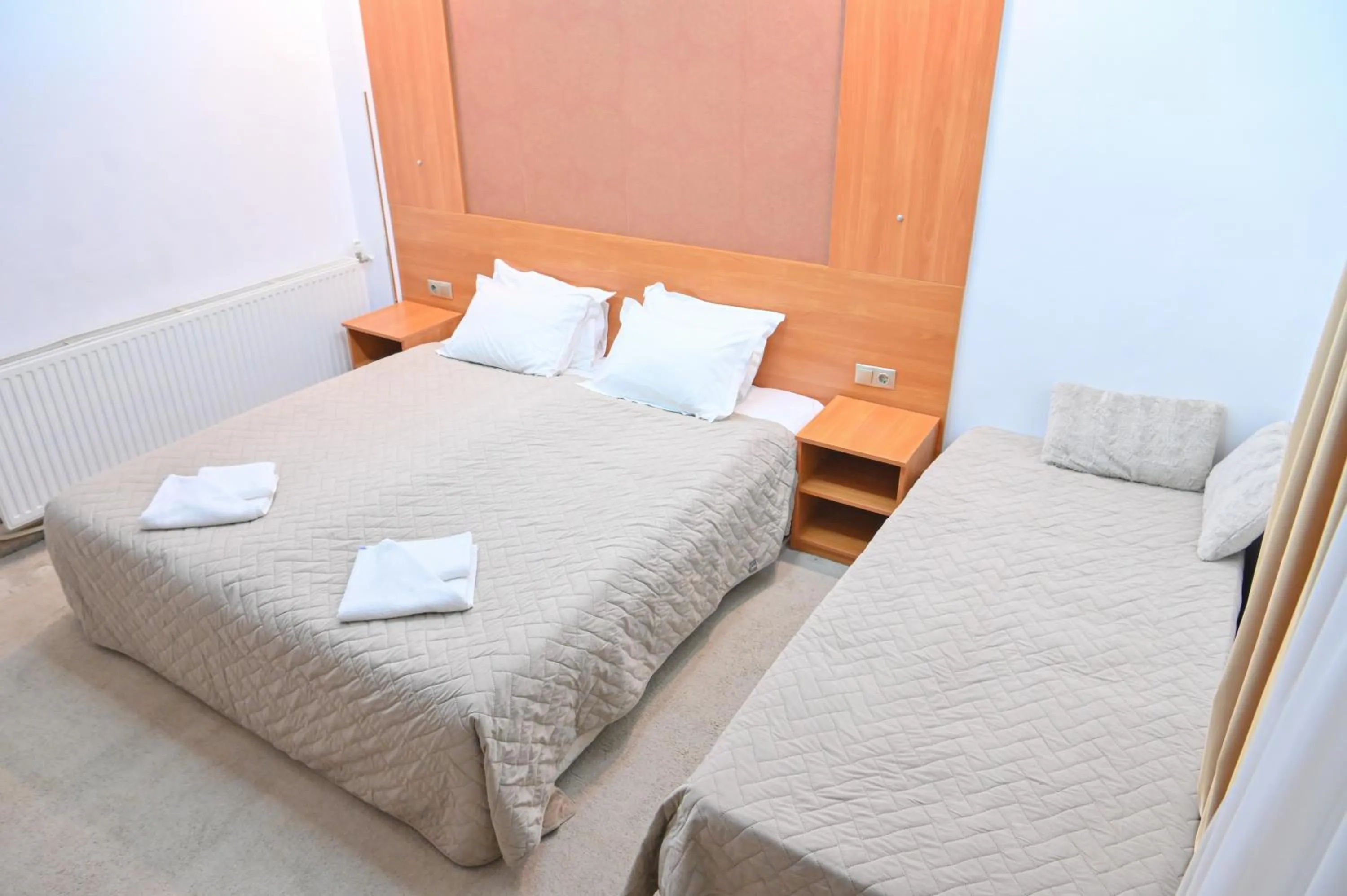 Bed in Hotel Rothmans-Breakfast - Free parking - Lobby