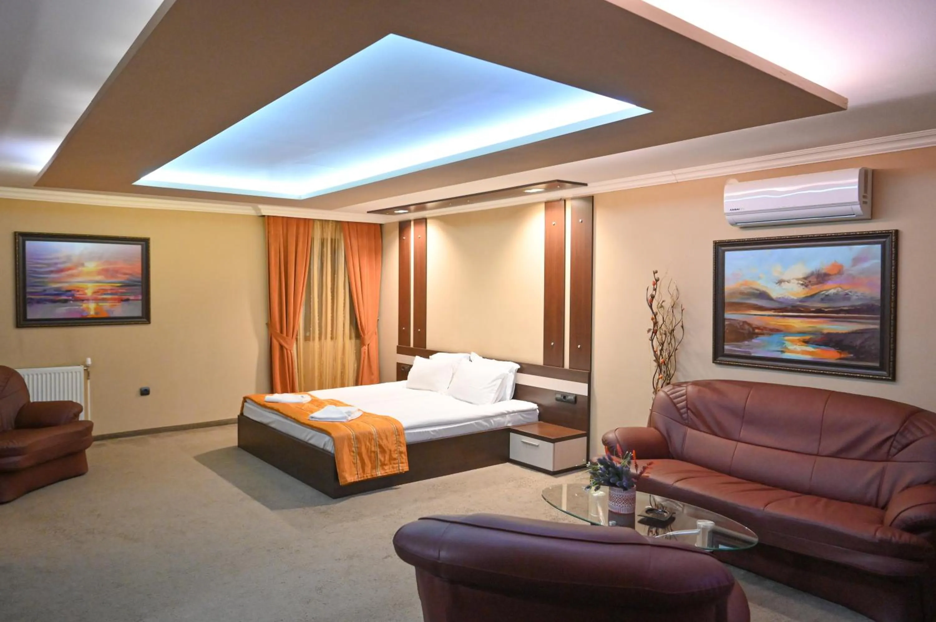 Bed in Hotel Rothmans-Breakfast - Free parking - Lobby