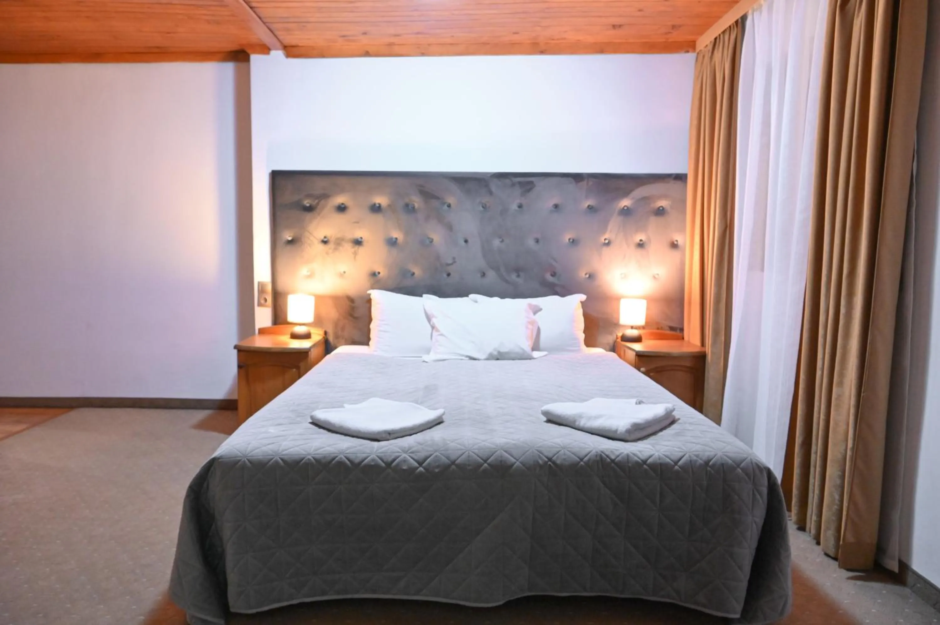 Bed in Hotel Rothmans-Breakfast - Free parking - Lobby