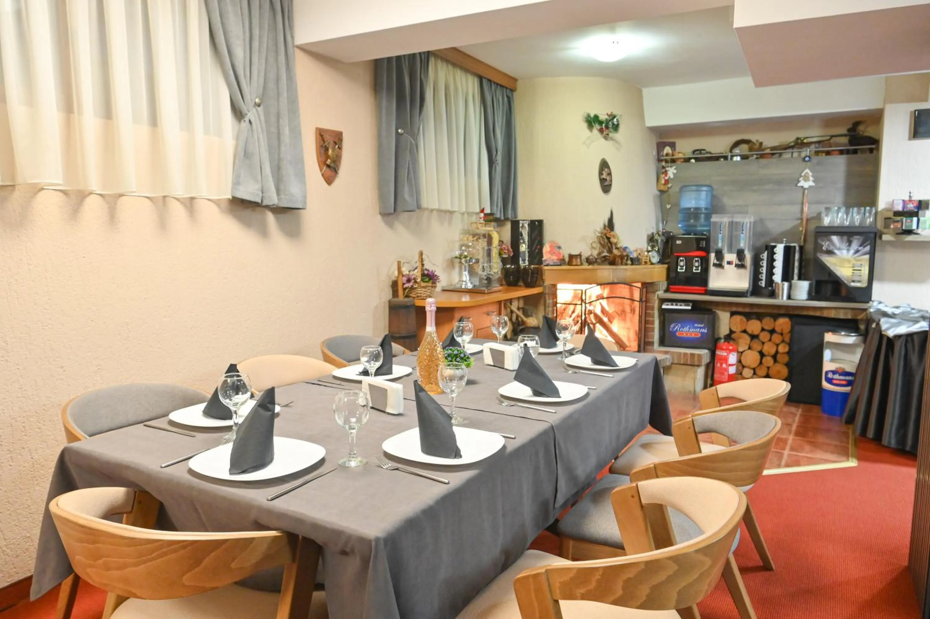 Hotel Rothmans-Breakfast - Free parking - Lobby