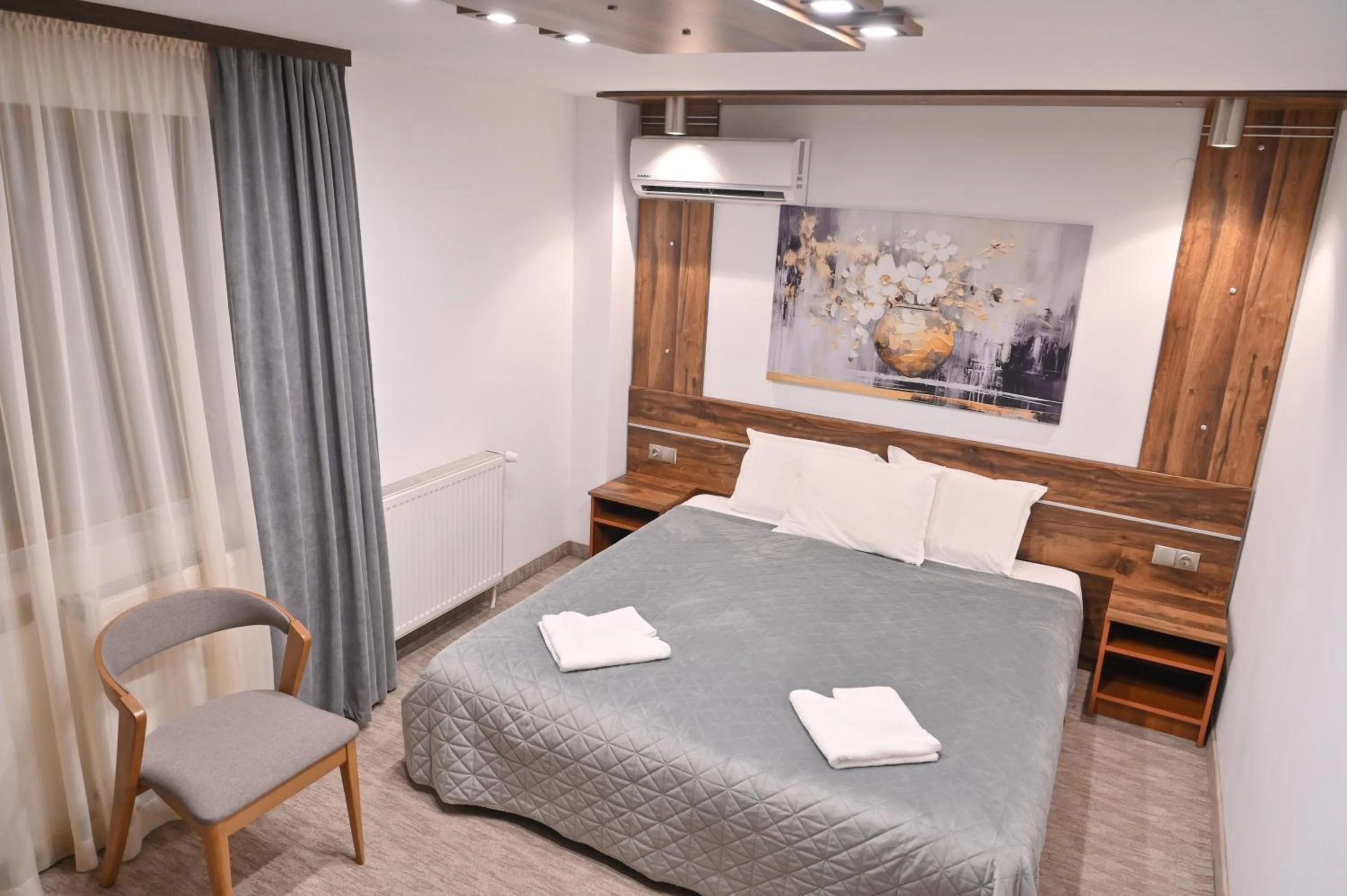 Bed in Hotel Rothmans-Breakfast - Free parking - Lobby