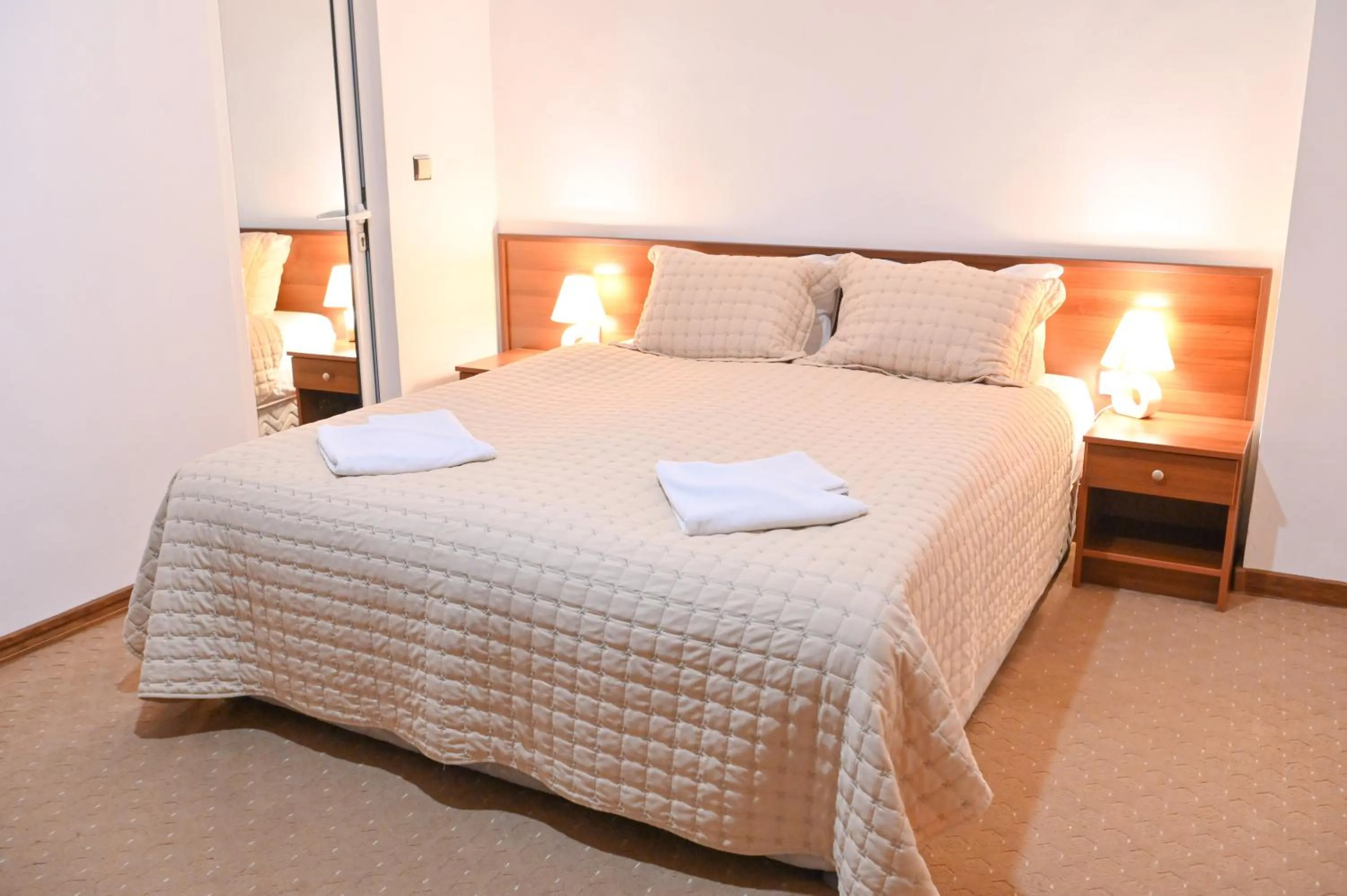 Bed in Hotel Rothmans-Breakfast - Free parking - Lobby