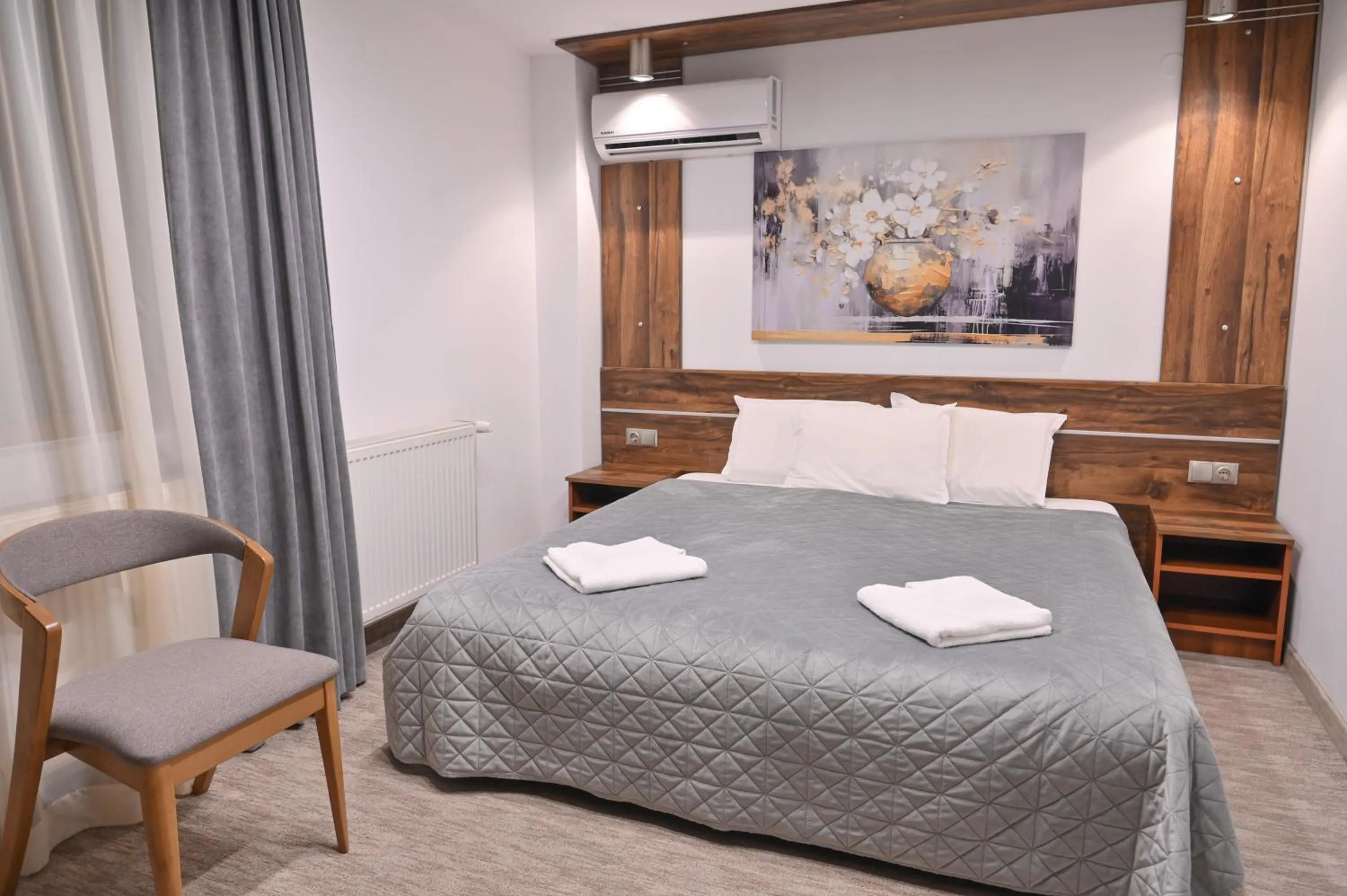 Bed in Hotel Rothmans-Breakfast - Free parking - Lobby