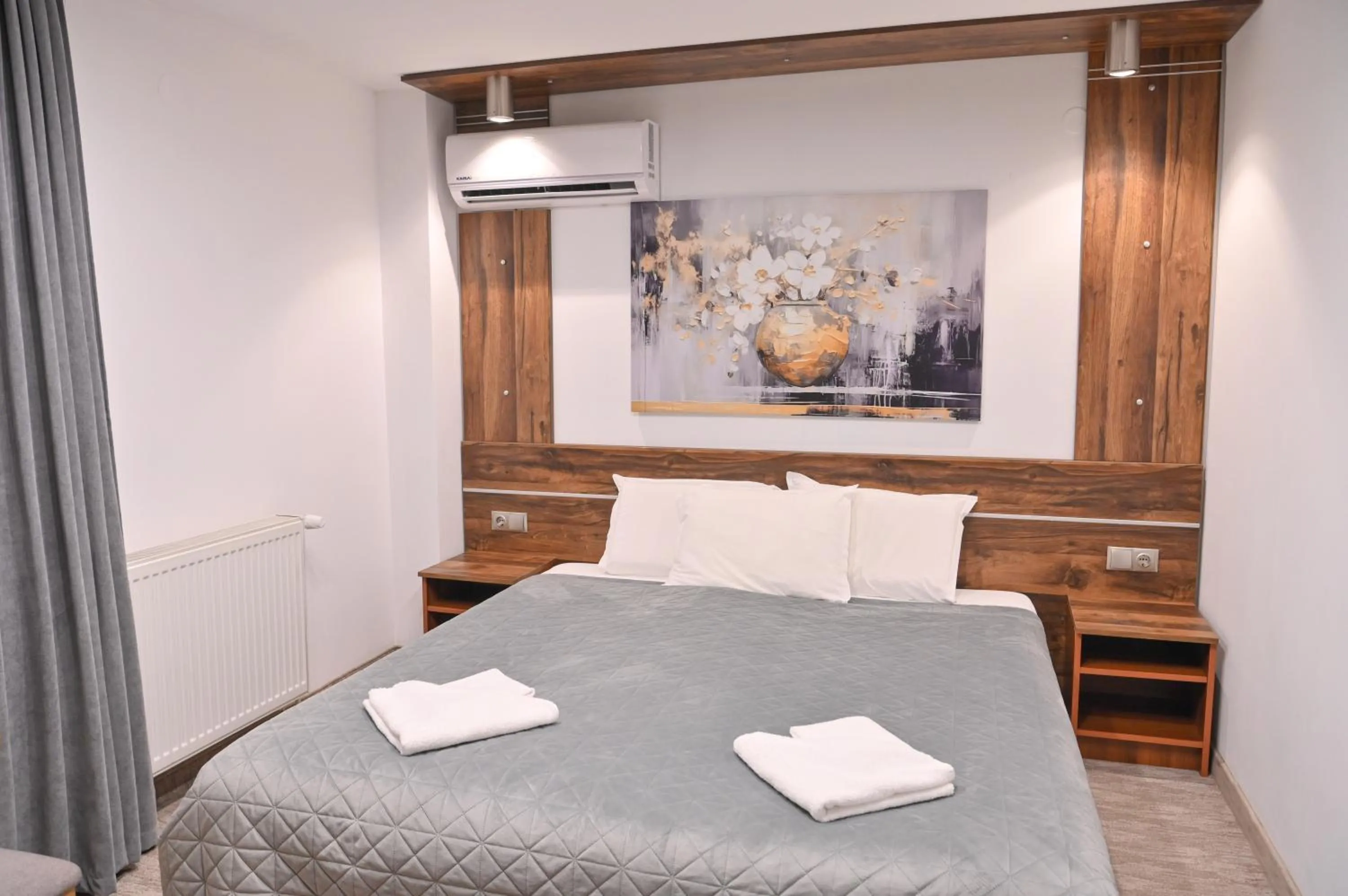 Bed in Hotel Rothmans-Breakfast - Free parking - Lobby