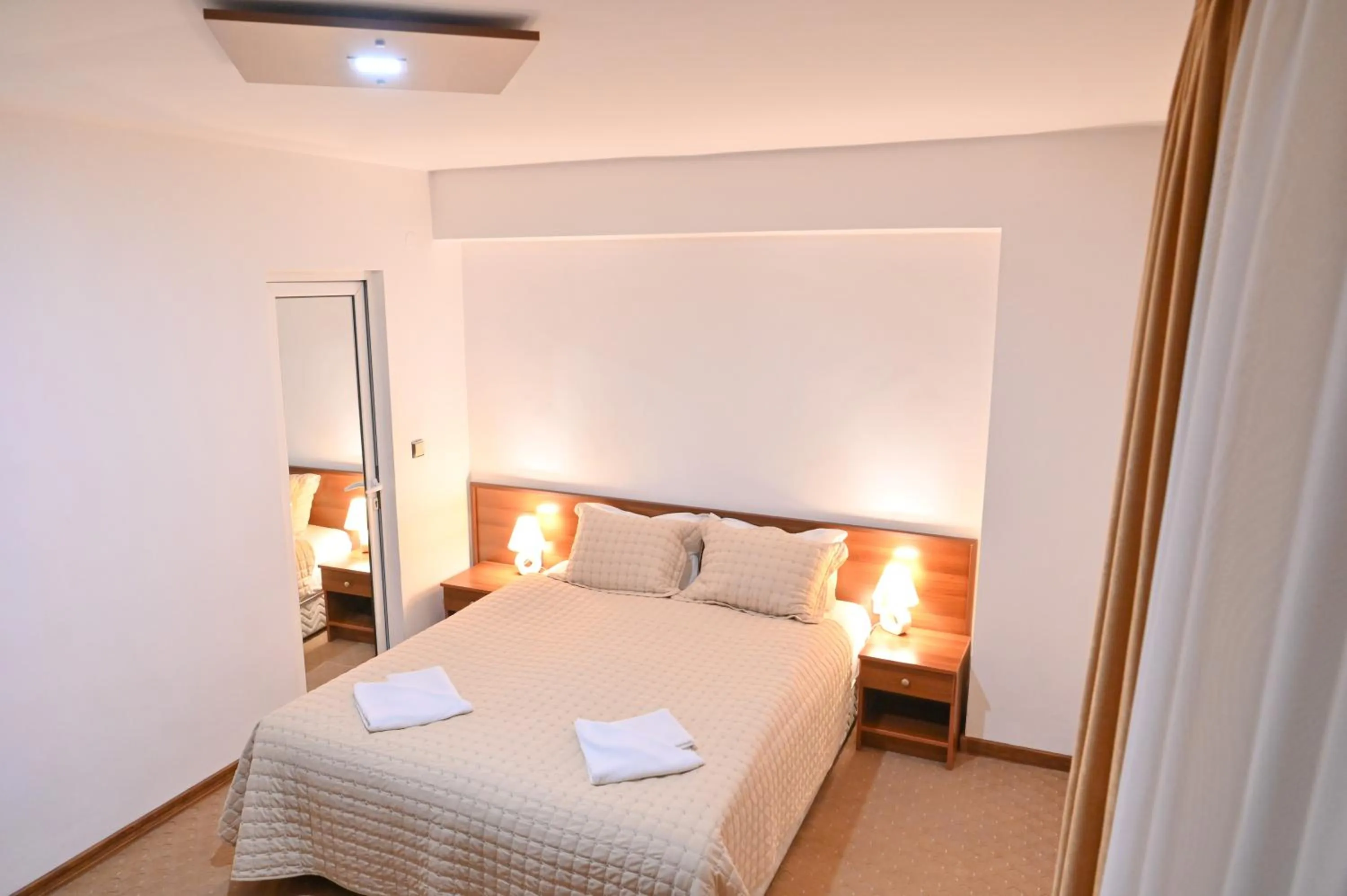 Bed in Hotel Rothmans-Breakfast - Free parking - Lobby