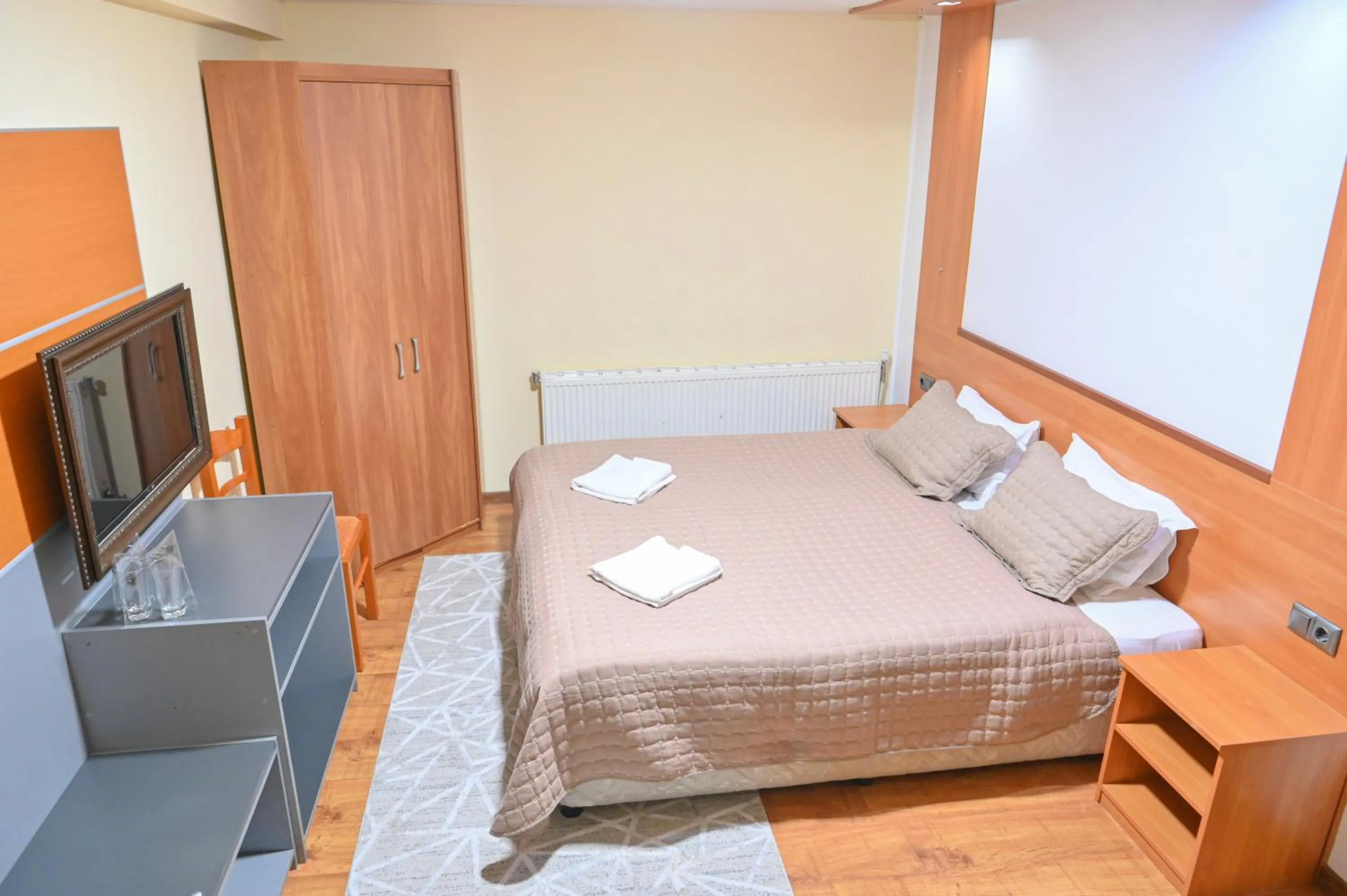 Bed in Hotel Rothmans-Breakfast - Free parking - Lobby