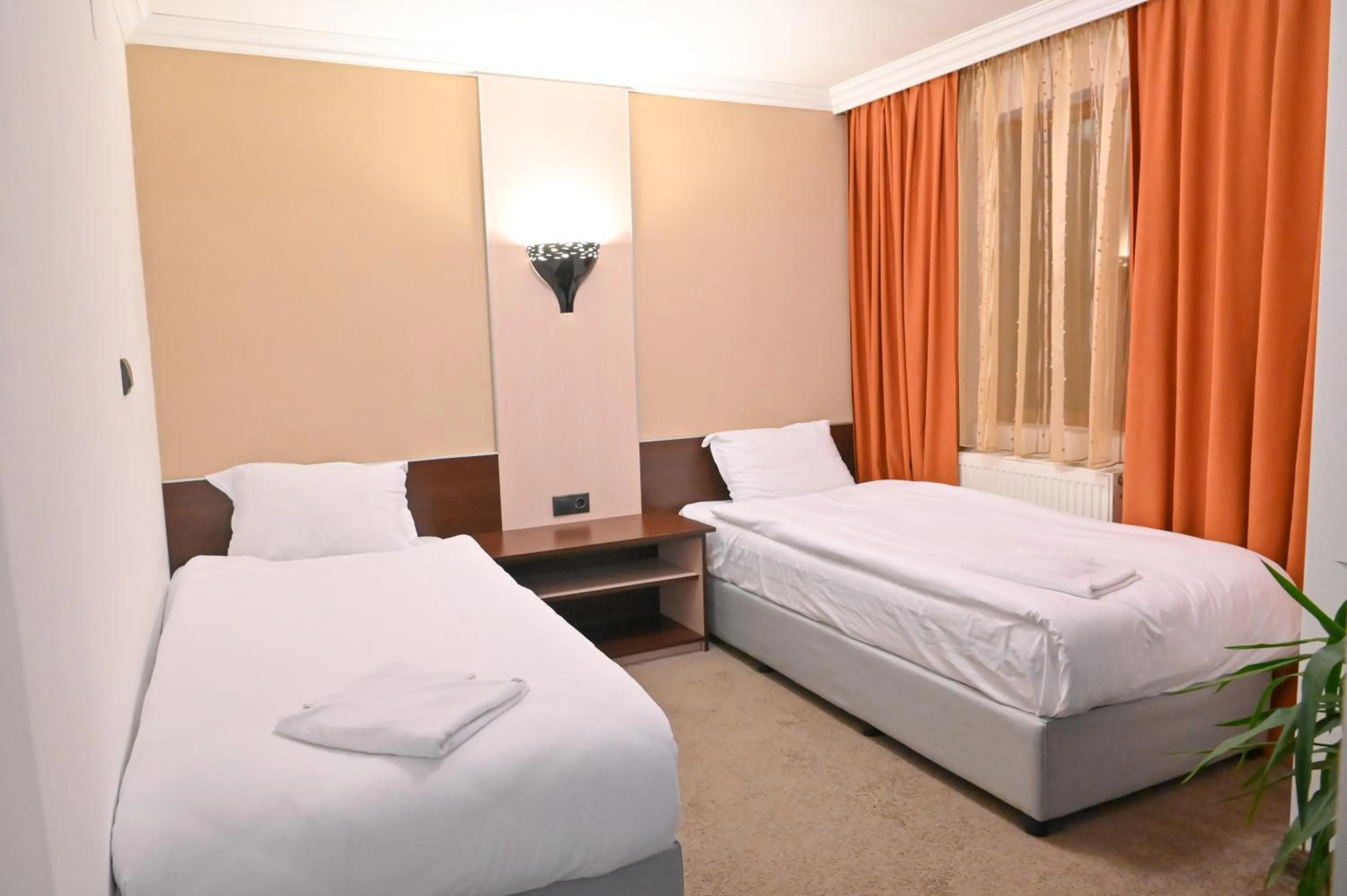 Bed in Hotel Rothmans-Breakfast - Free parking - Lobby