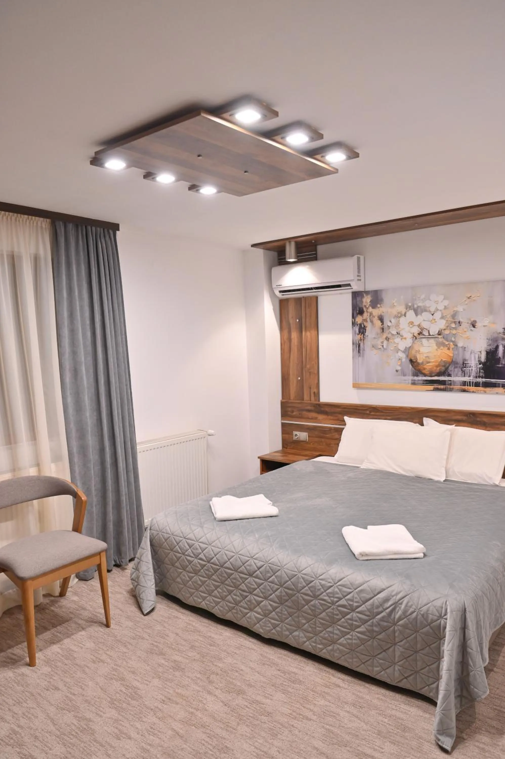 Bed in Hotel Rothmans-Breakfast - Free parking - Lobby