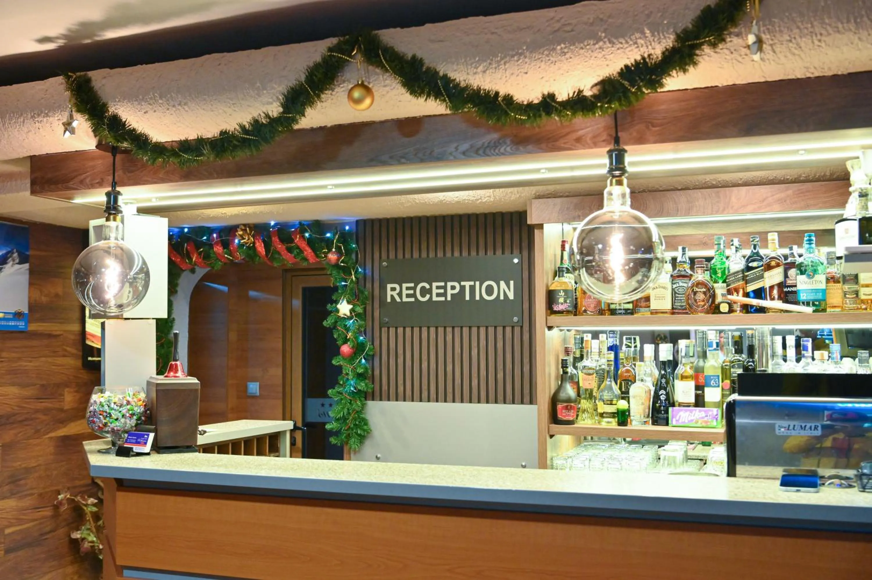 Hotel Rothmans-Breakfast - Free parking - Lobby