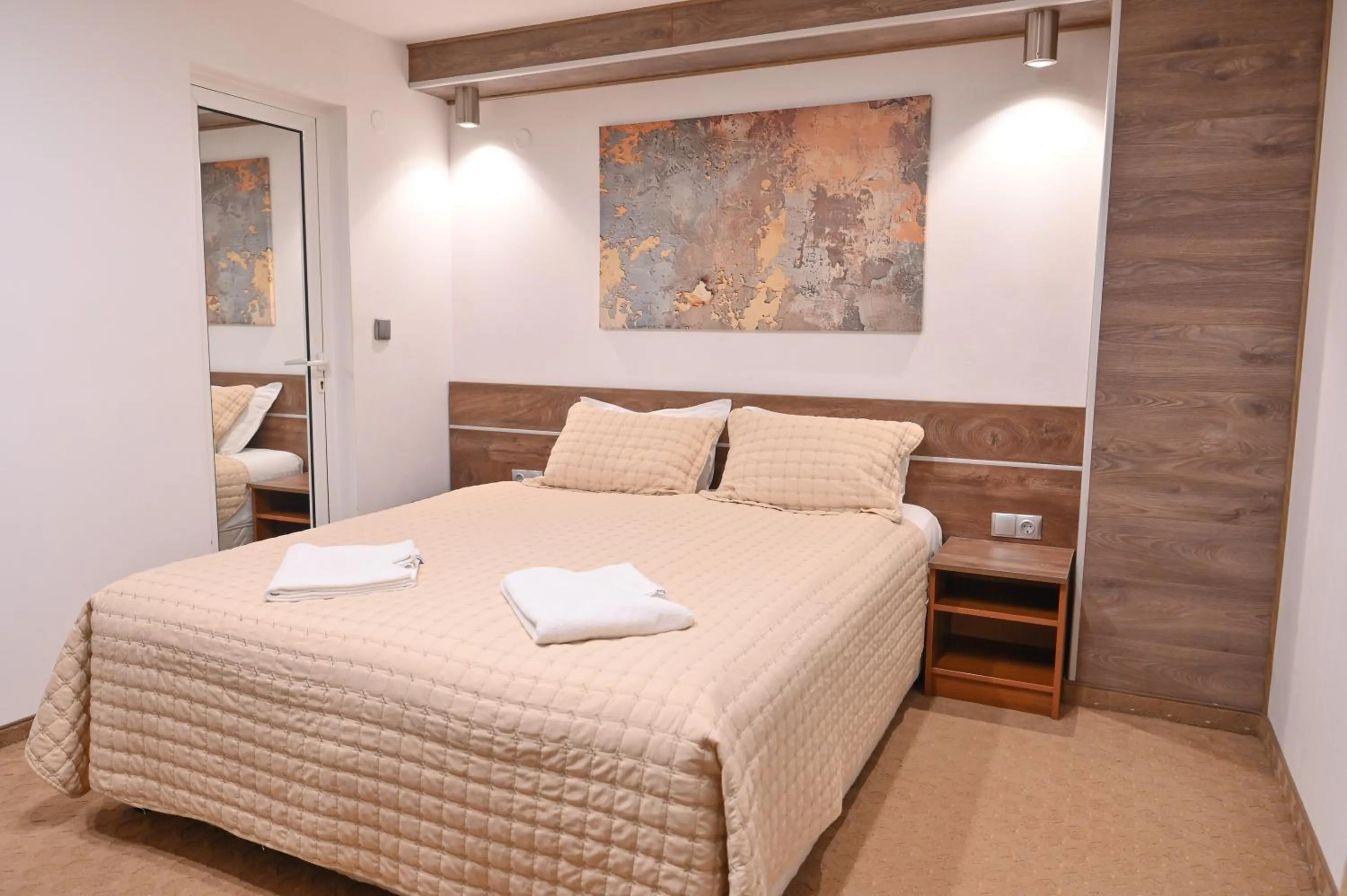 Bed in Hotel Rothmans-Breakfast - Free parking - Lobby