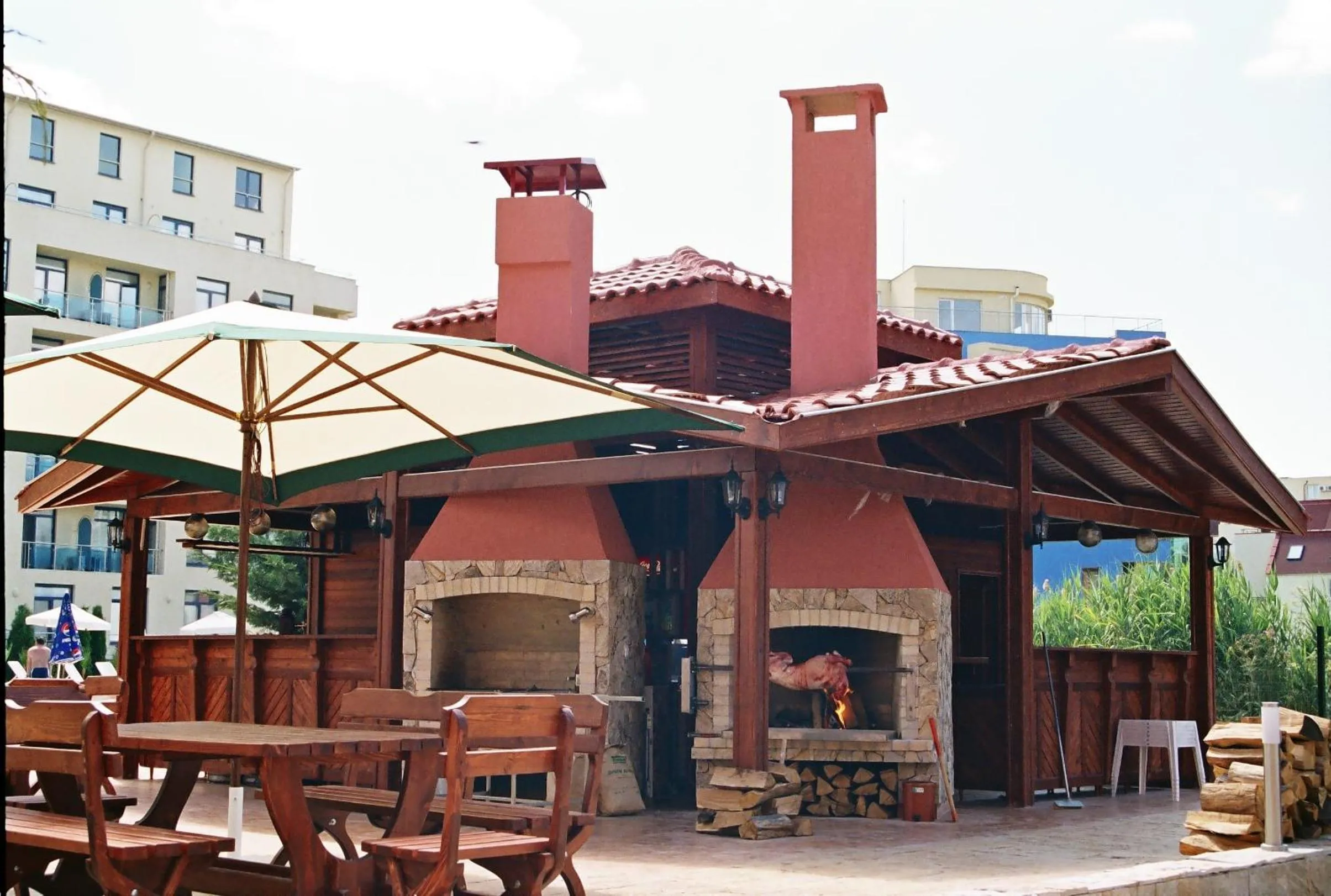 Restaurant/places to eat in Boutique Suites Rainbow 4