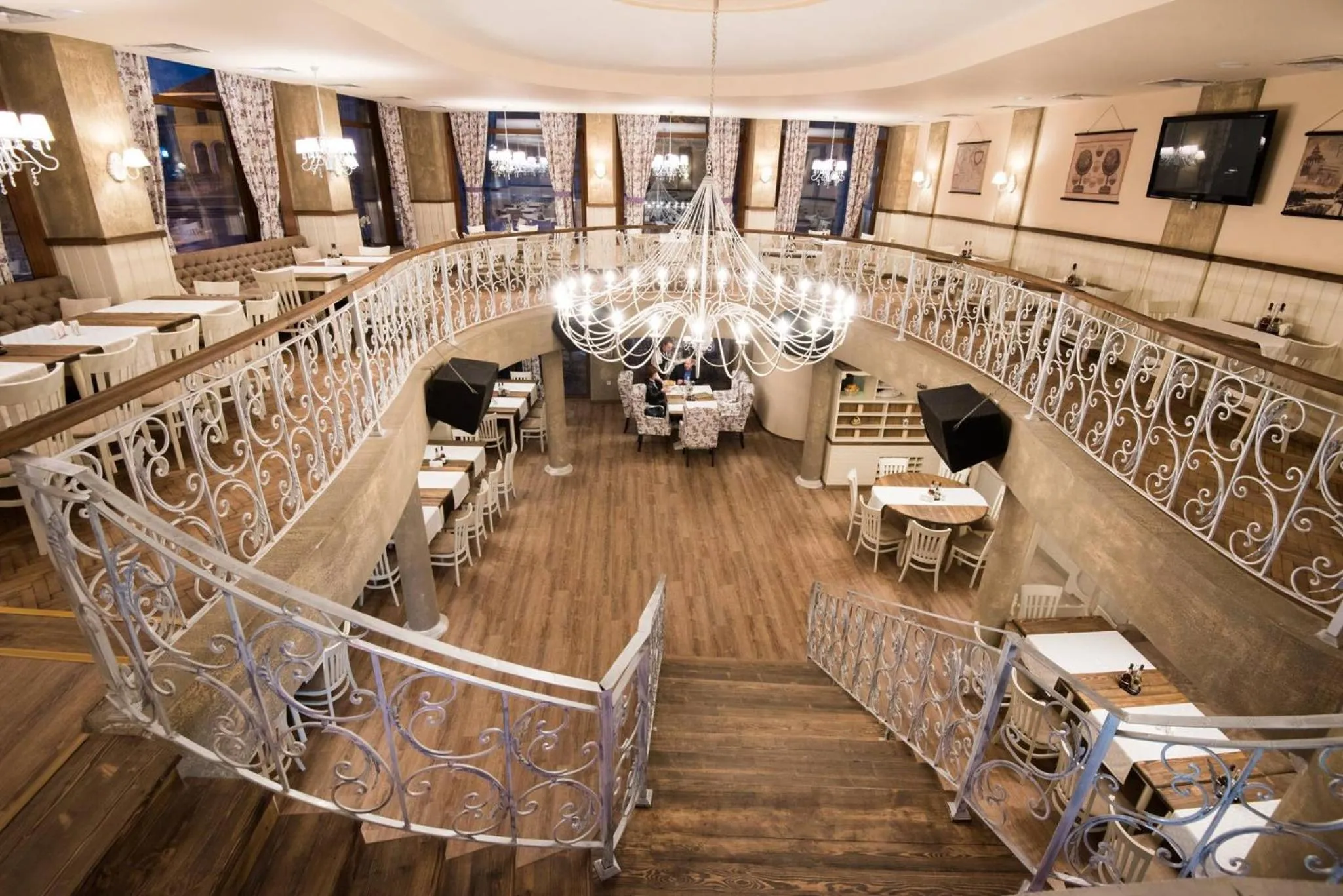 Restaurant/places to eat in Hotel Victoria