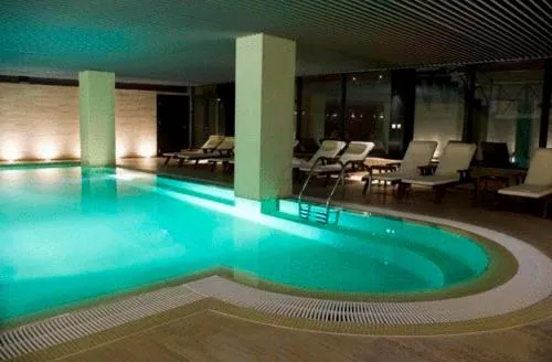 Swimming pool in Aparthotel Aspen