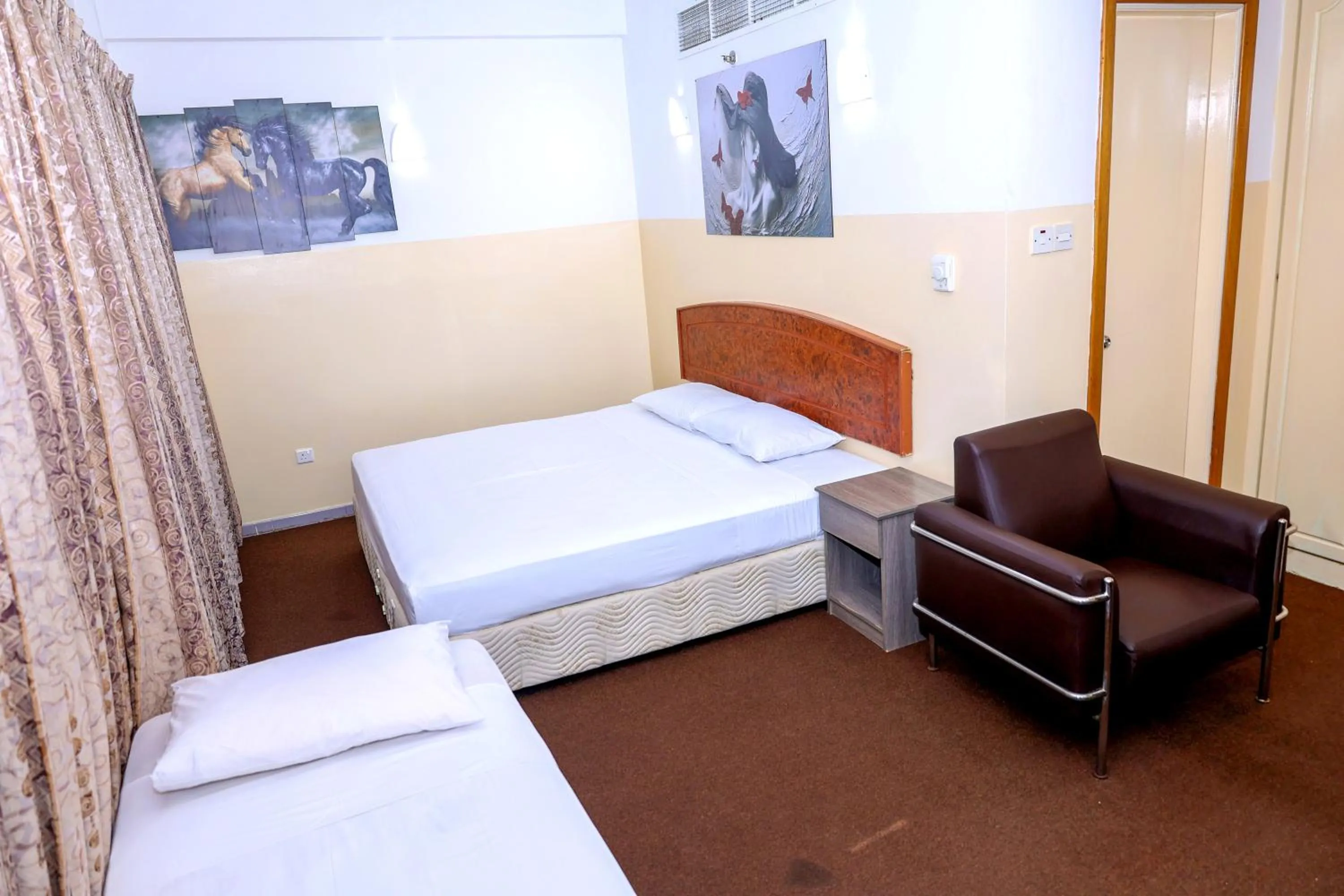 Property building in Queens Hotel Next Sabkha Bus Station