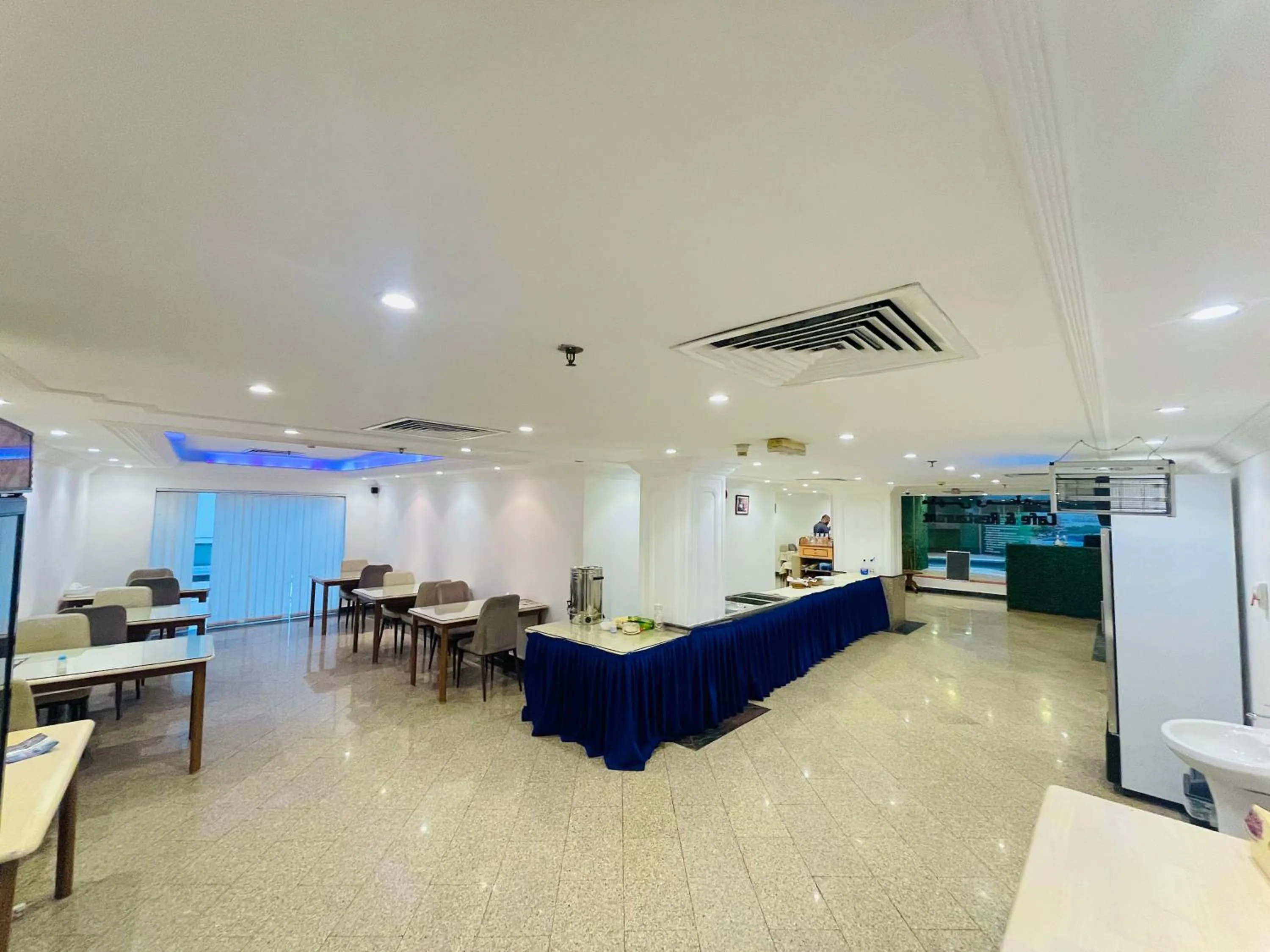 Property building in Queens Hotel Next Sabkha Bus Station