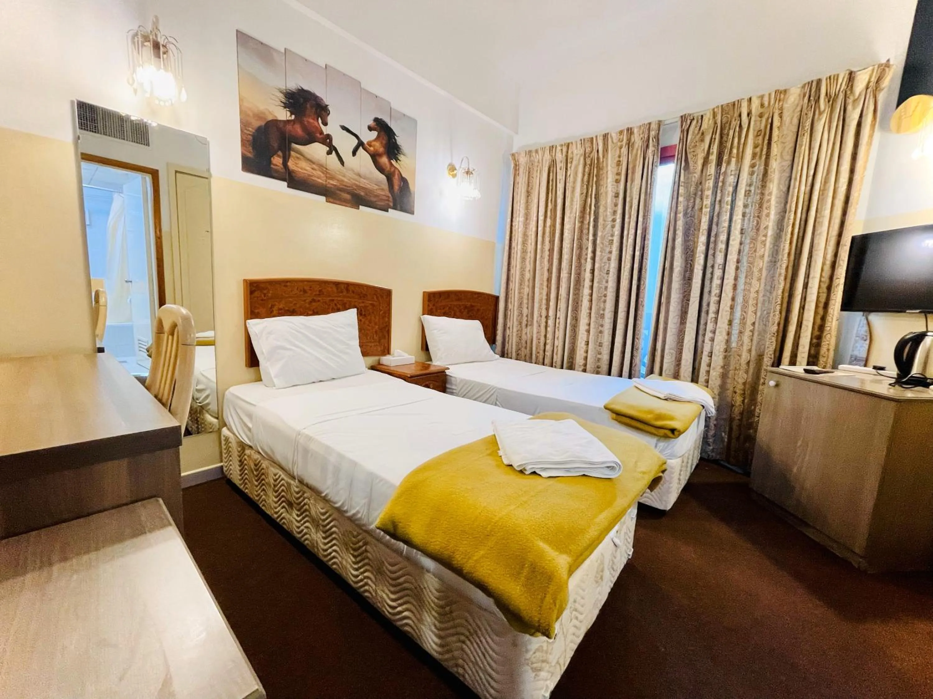 Bathroom in Queens Hotel Next Sabkha Bus Station