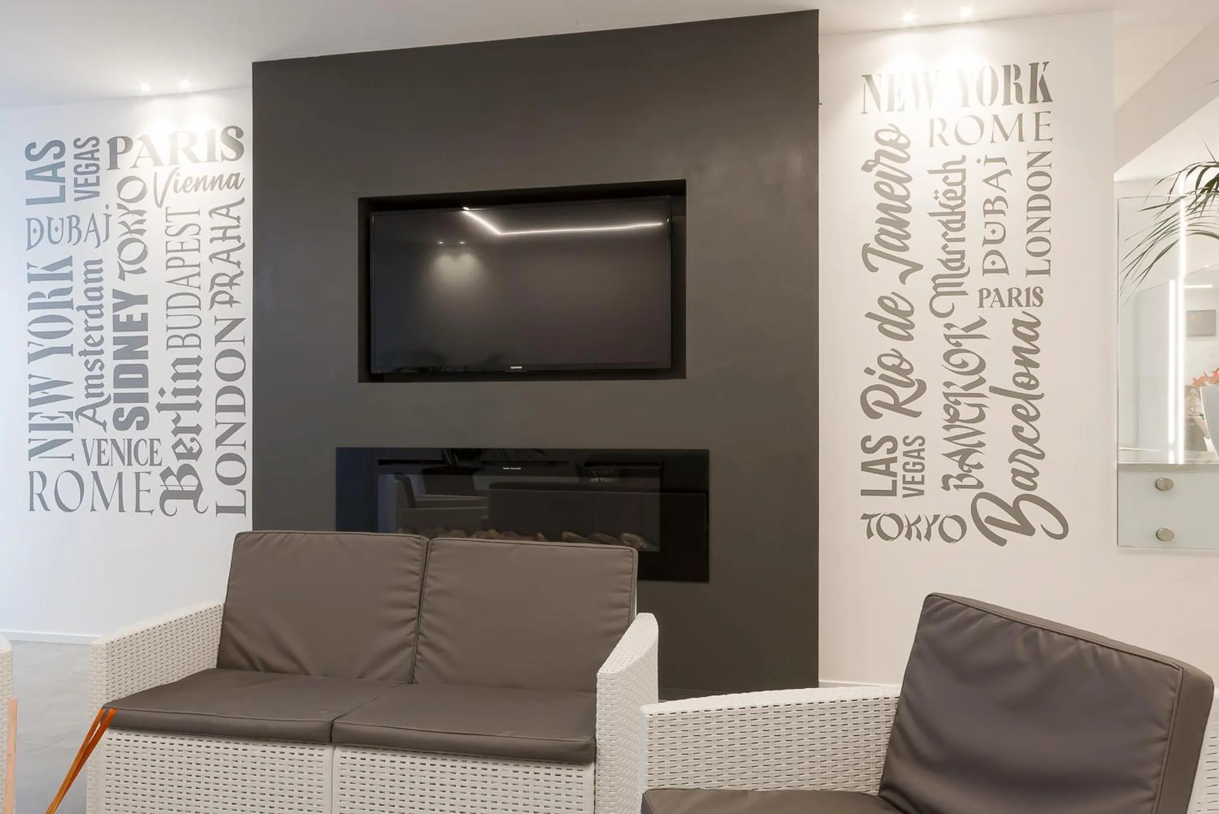 Communal lounge/ TV room in Residence Armony