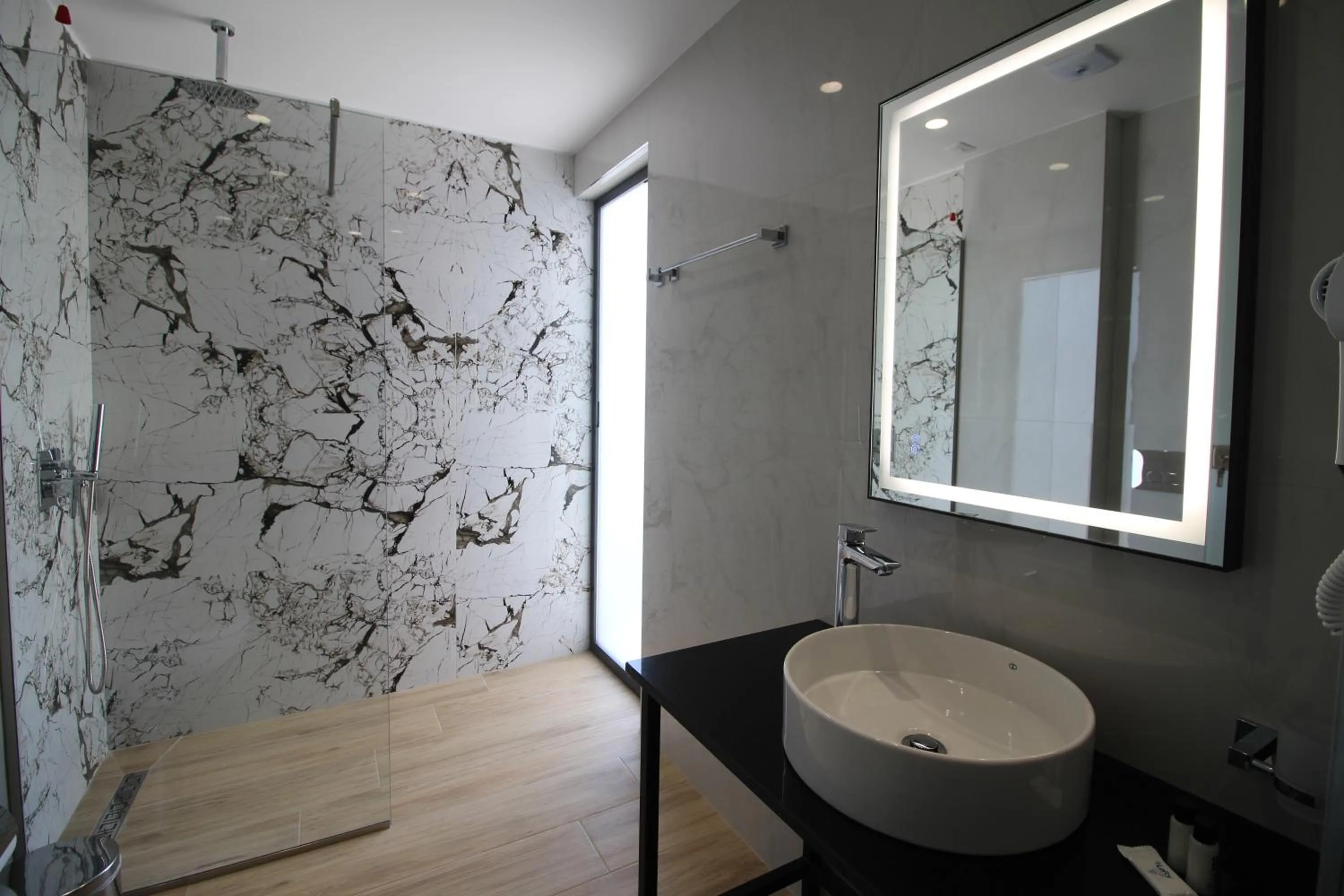 Shower in Julia Hotel