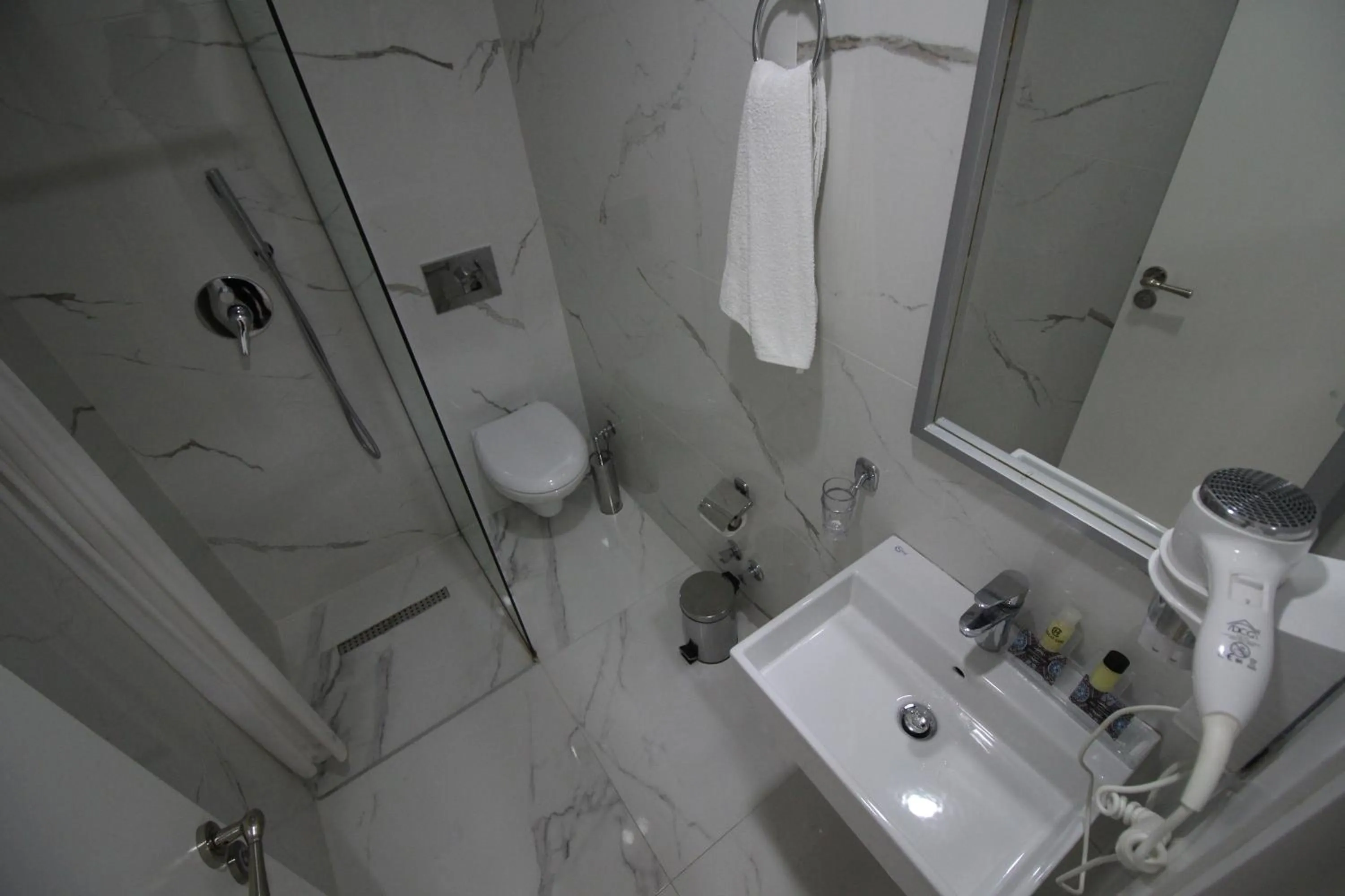 Bathroom in Julia Hotel