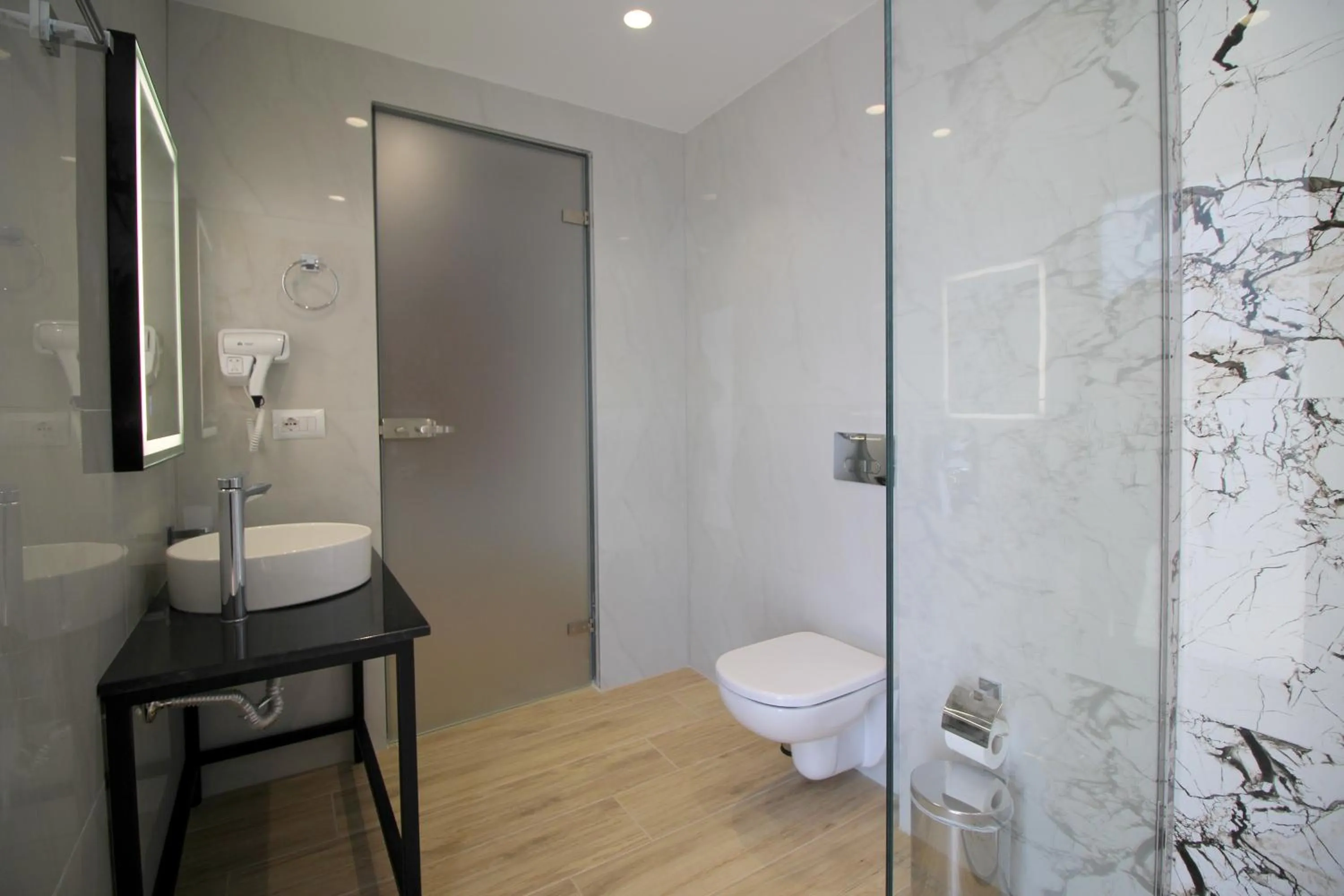 Shower in Julia Hotel