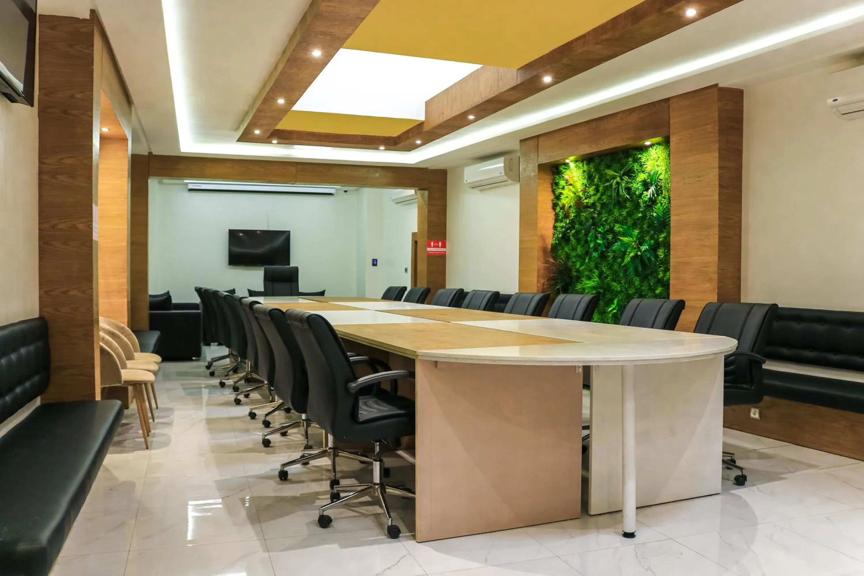 TV and multimedia in Hôtel Racine