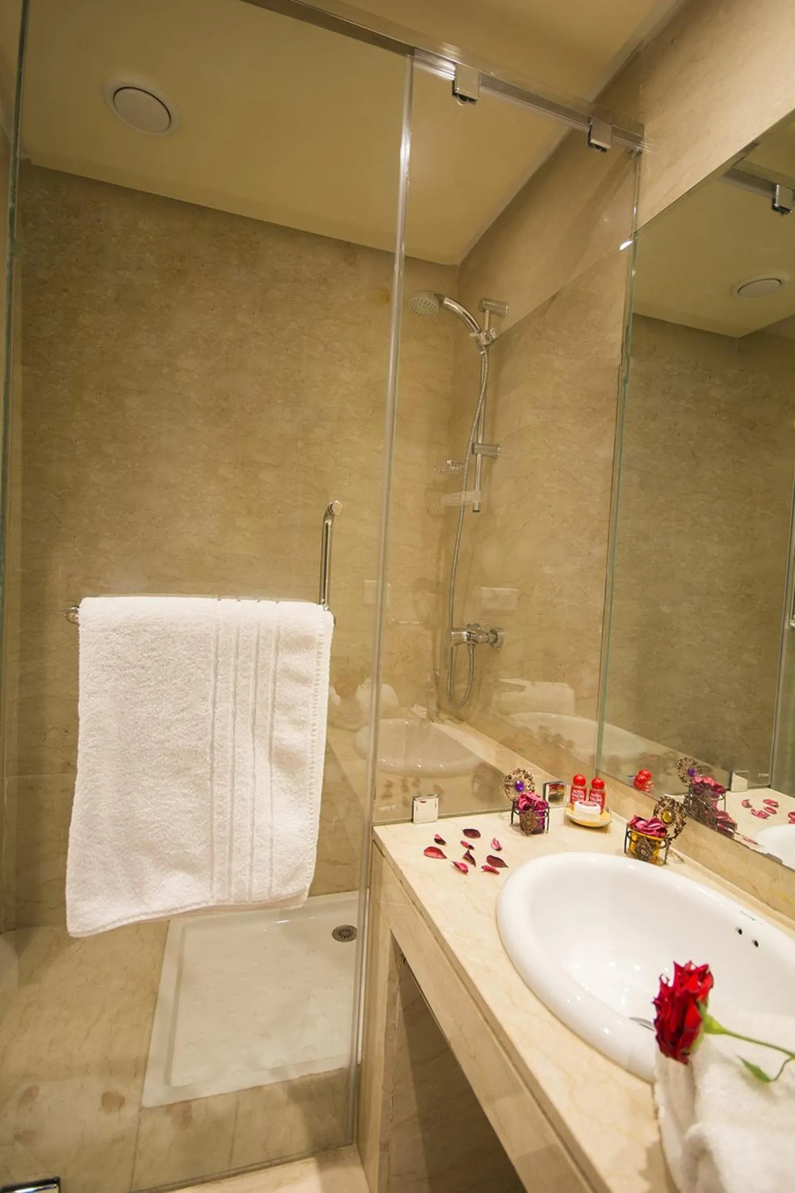 Bedroom in Hôtel Racine