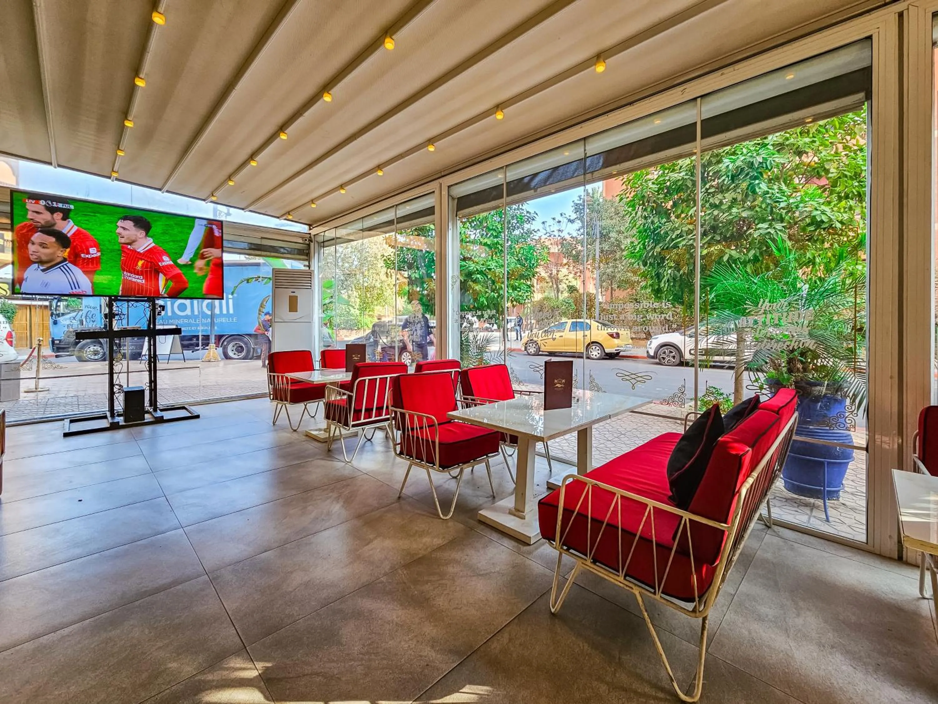 Patio in Hôtel Racine